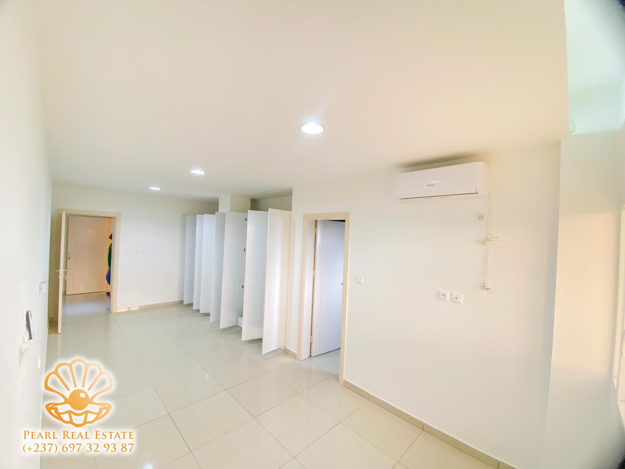 Apartment to rent - Yaoundé, Bastos, Golf - 1 living room(s), 3 bedroom(s), 2 bathroom(s) - 1 500 000 FCFA / month