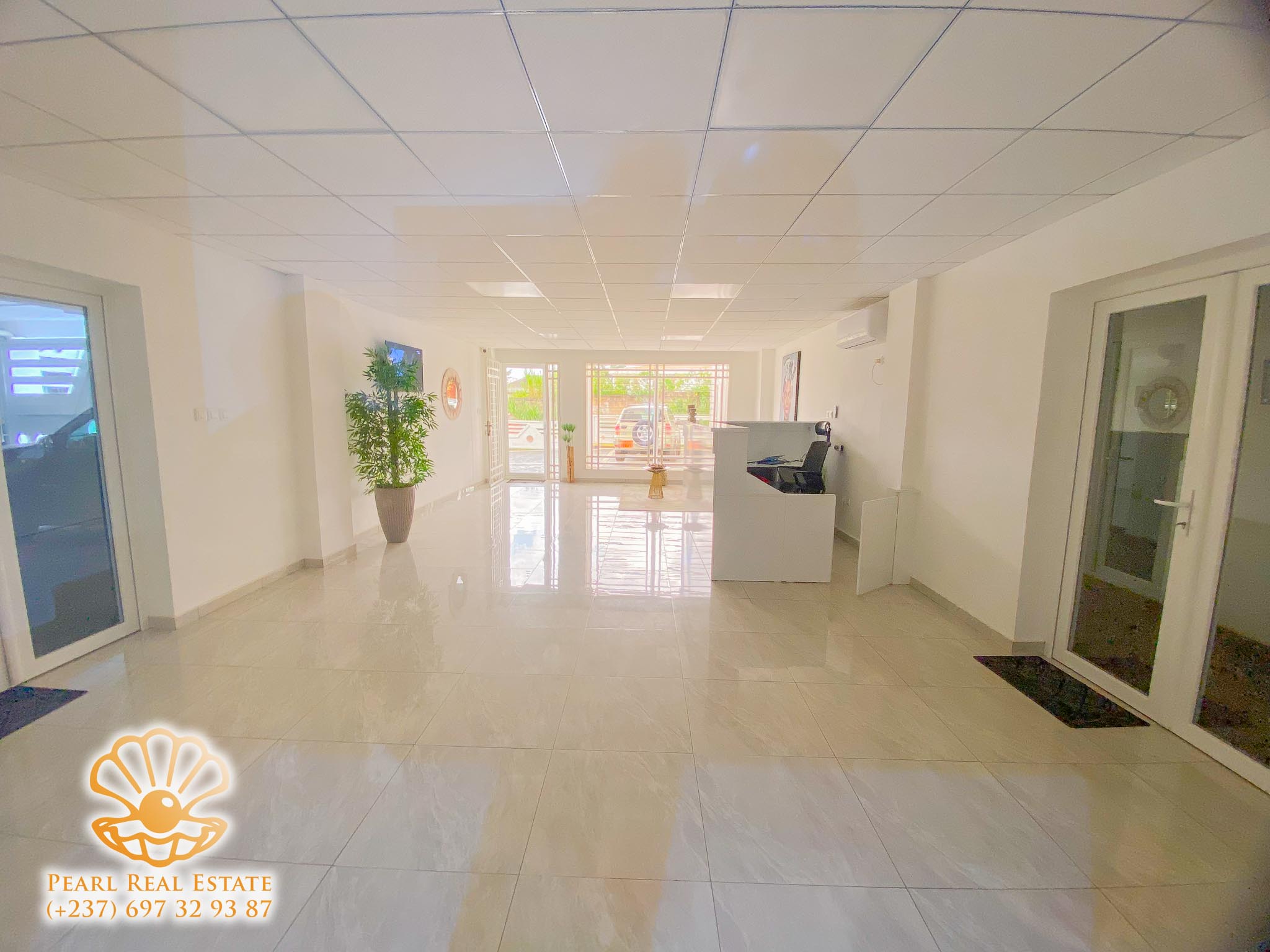 Apartment to rent - Yaoundé, Bastos, Golf - 1 living room(s), 3 bedroom(s), 2 bathroom(s) - 1 500 000 FCFA / month