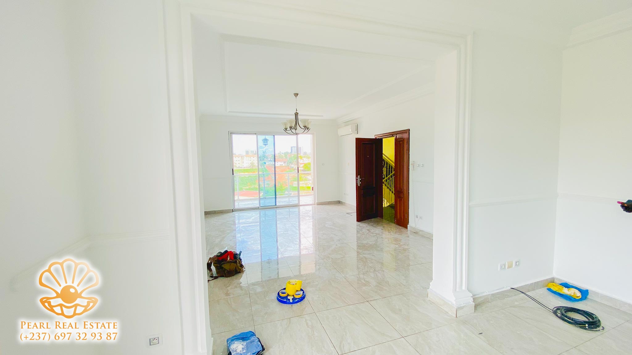 Apartment to rent - Yaoundé, Bastos, Nouvelle route Bastos - 1 living room(s), 2 bedroom(s), 1 bathroom(s) - 850 000 FCFA / month