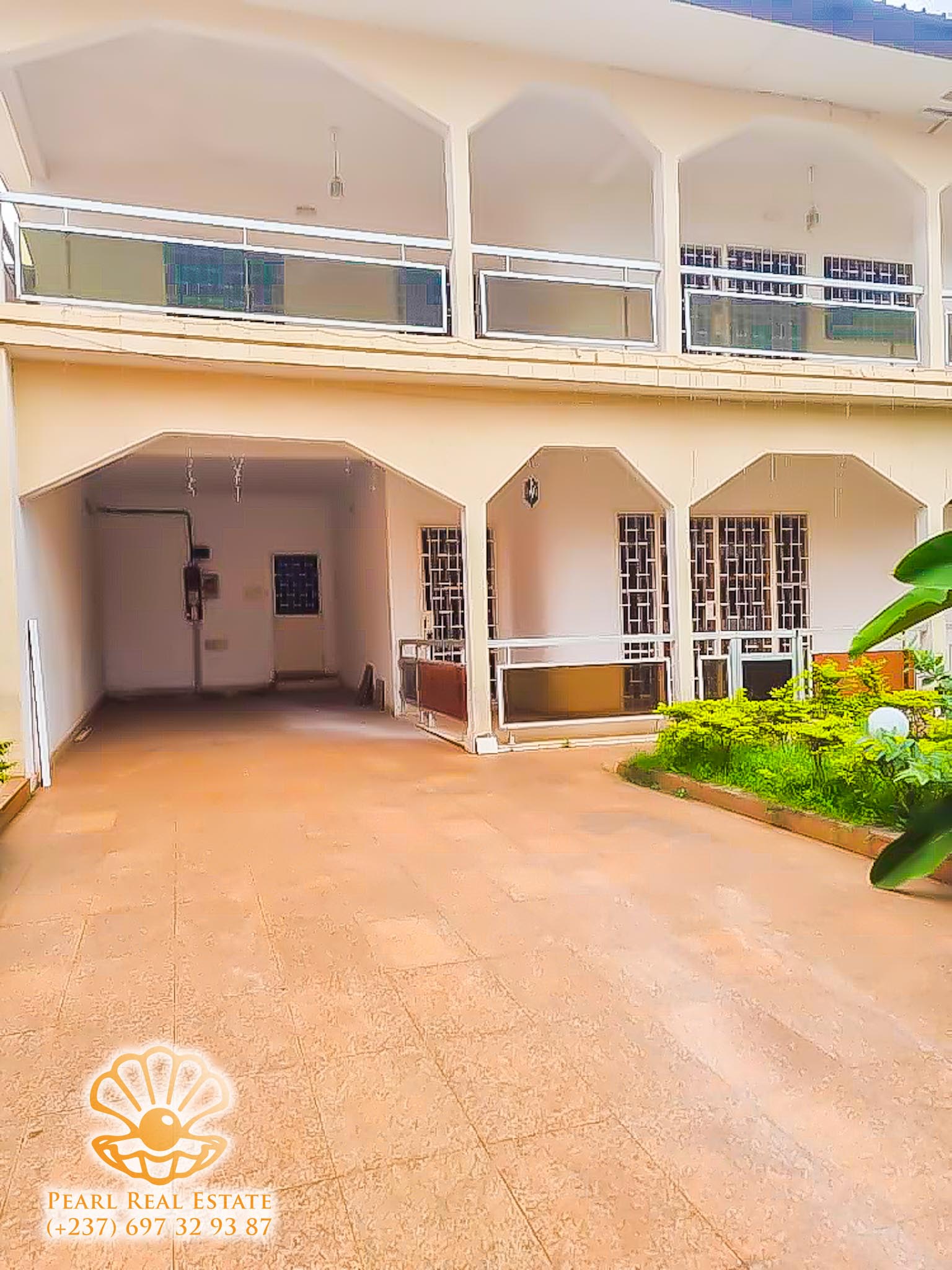 Maison (Villa) à louer - Yaoundé, Bastos, Ambassade de Chine - 1 salon(s), 4 chambre(s), 3 salle(s) de bains - 1 500 000 FCFA / mois