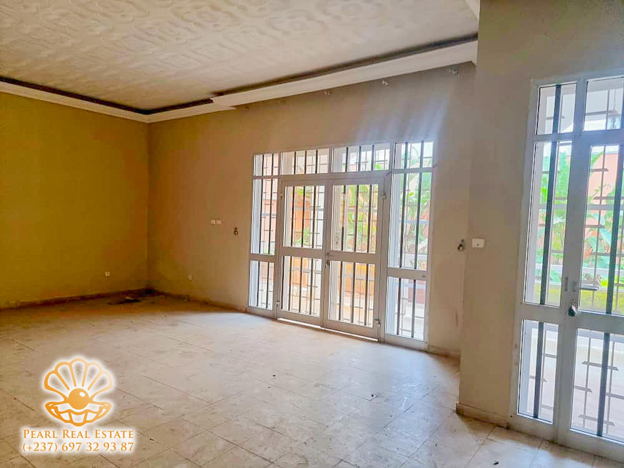 Maison (Villa) à louer - Yaoundé, Bastos, Ambassade de Chine - 1 salon(s), 4 chambre(s), 3 salle(s) de bains - 1 500 000 FCFA / mois