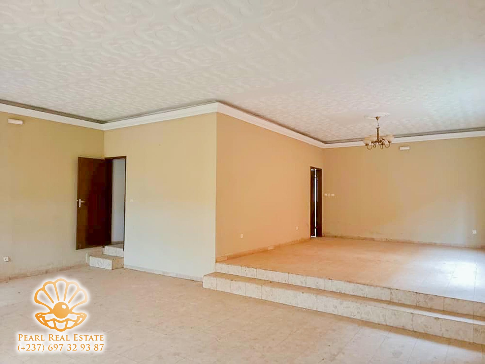 Maison (Villa) à louer - Yaoundé, Bastos, Ambassade de Chine - 1 salon(s), 4 chambre(s), 3 salle(s) de bains - 1 500 000 FCFA / mois