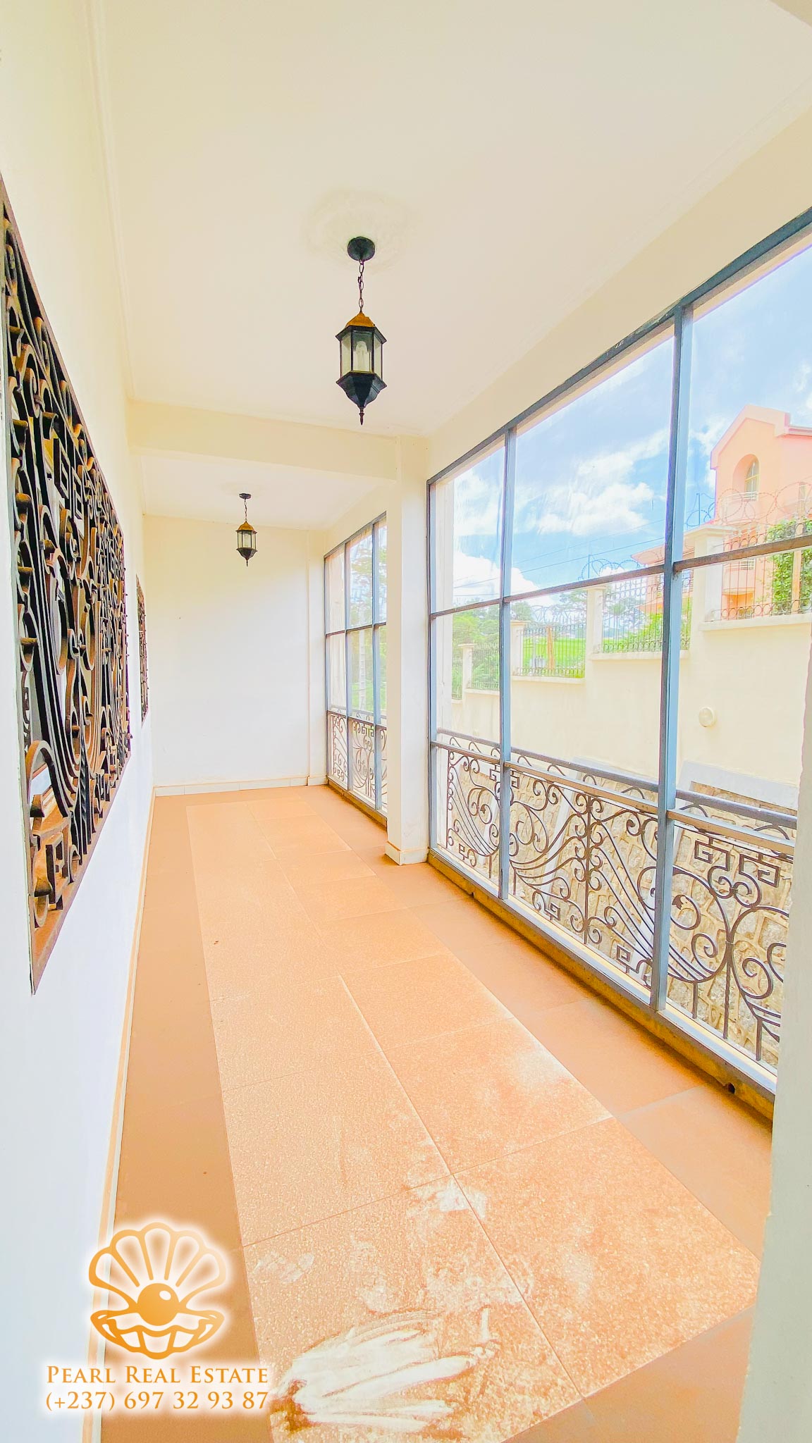 Appartement à louer - Yaoundé, Bastos, Golf club - 1 salon(s), 3 chambre(s), 2 salle(s) de bains - 1 000 000 FCFA / mois