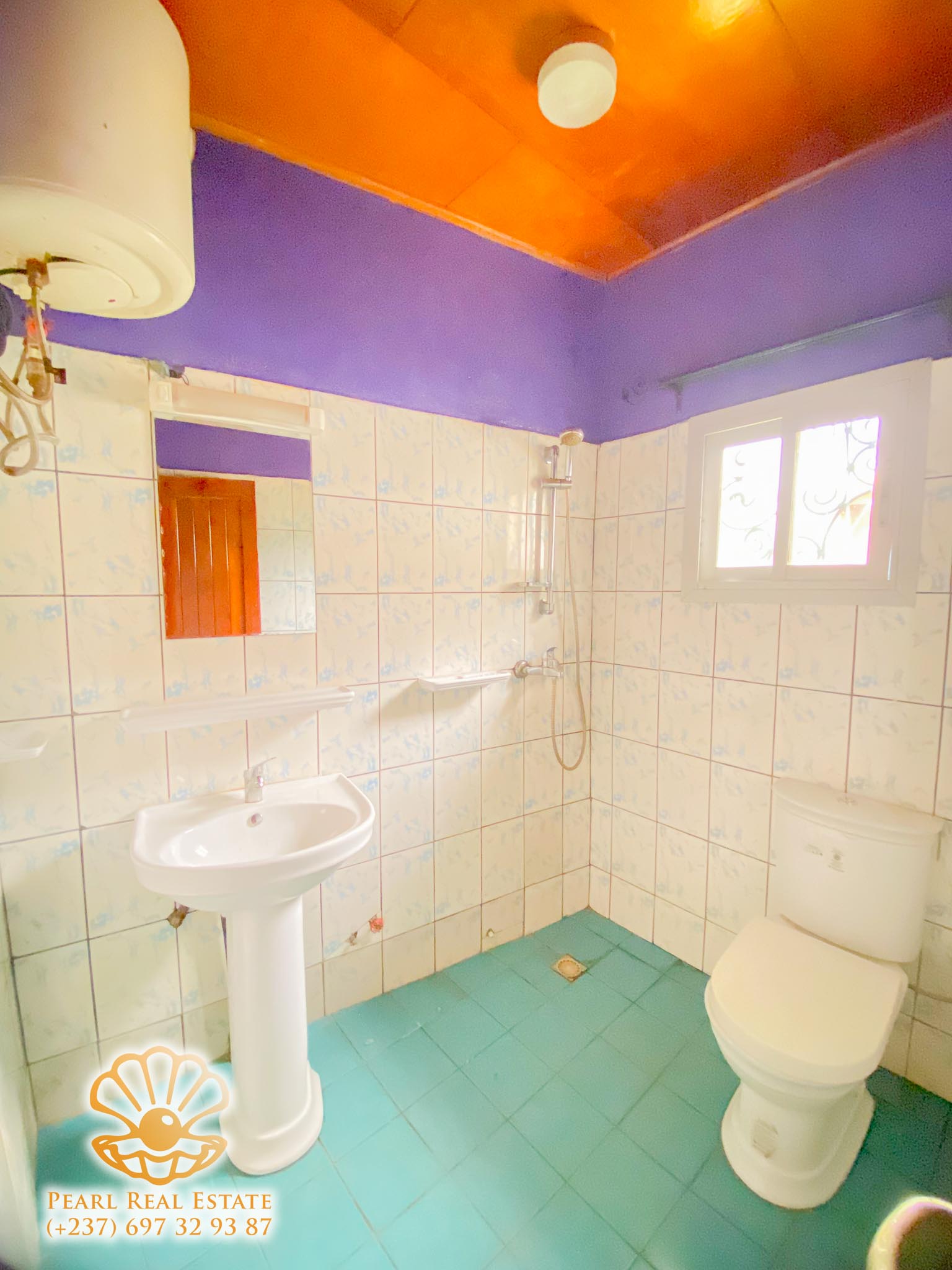Appartement à louer - Yaoundé, Bastos, Golf - 1 salon(s), 2 chambre(s), 1 salle(s) de bains - 350 000 FCFA / mois