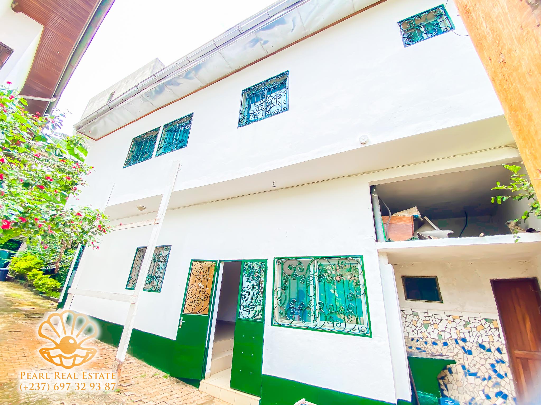 Appartement à louer - Yaoundé, Bastos, Golf - 1 salon(s), 2 chambre(s), 1 salle(s) de bains - 350 000 FCFA / mois