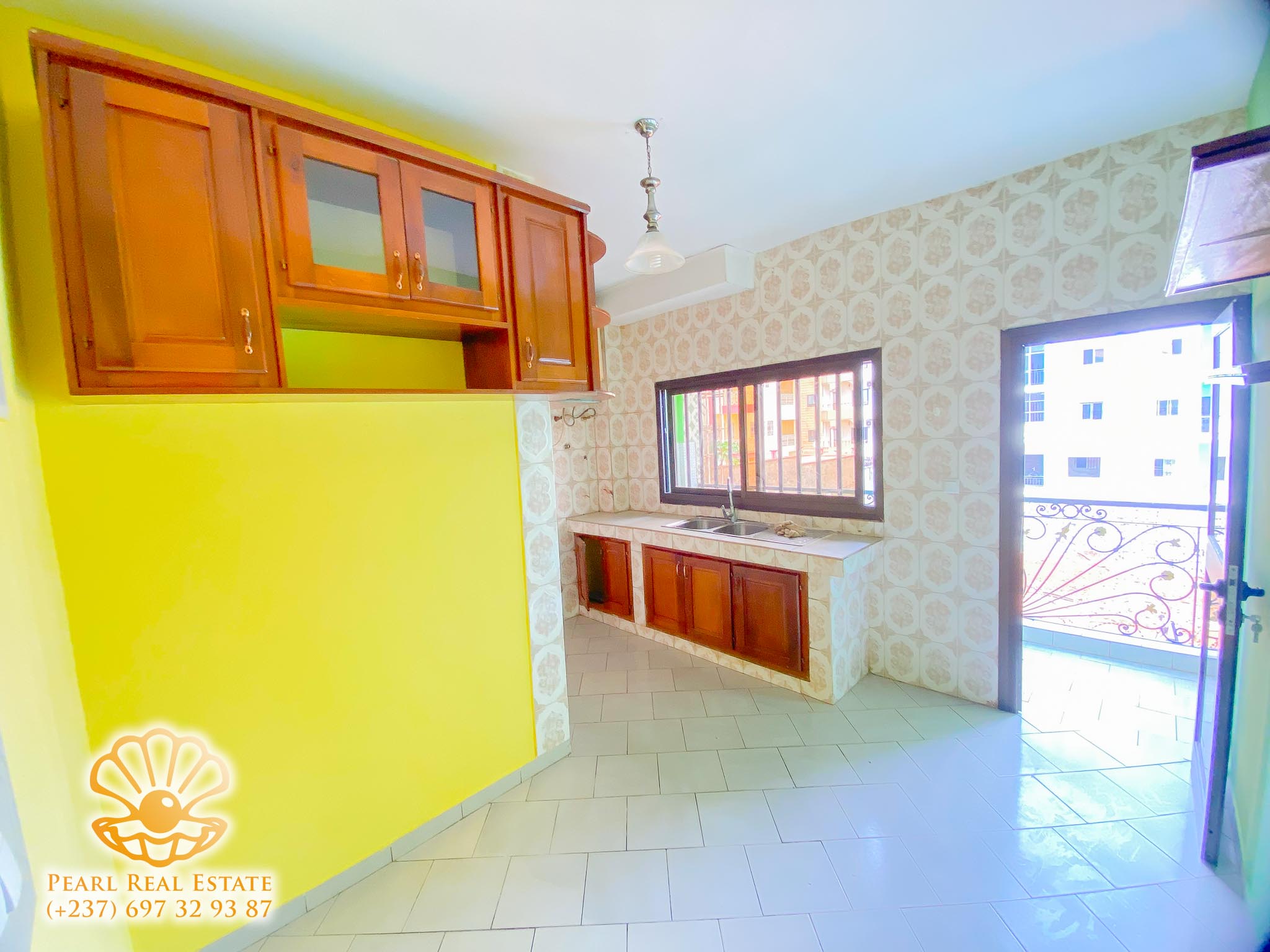 Apartment to rent - Yaoundé, Mfandena, Mfandena - 1 living room(s), 2 bedroom(s), 1 bathroom(s) - 350 000 FCFA / month