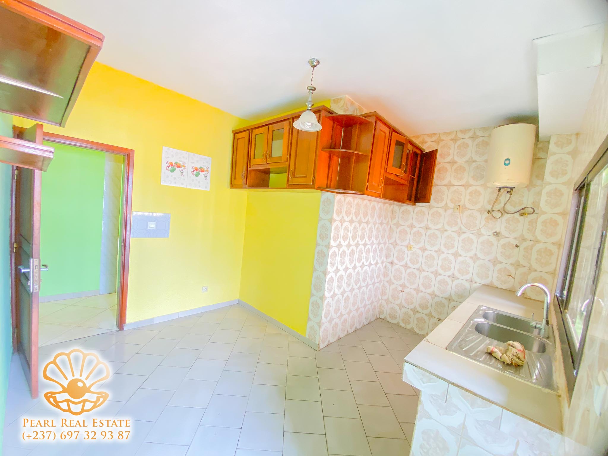 Apartment to rent - Yaoundé, Mfandena, Mfandena - 1 living room(s), 2 bedroom(s), 1 bathroom(s) - 350 000 FCFA / month