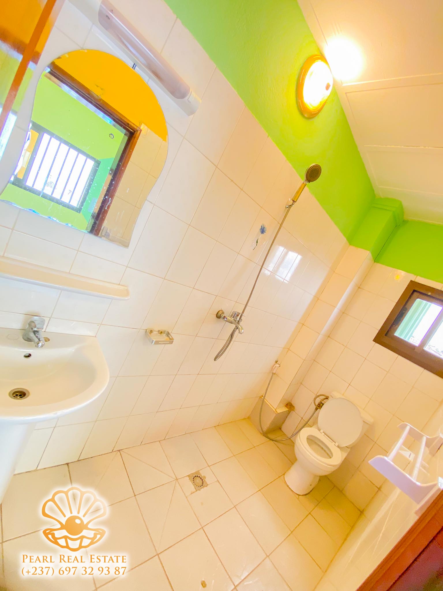Apartment to rent - Yaoundé, Mfandena, Mfandena - 1 living room(s), 2 bedroom(s), 1 bathroom(s) - 350 000 FCFA / month