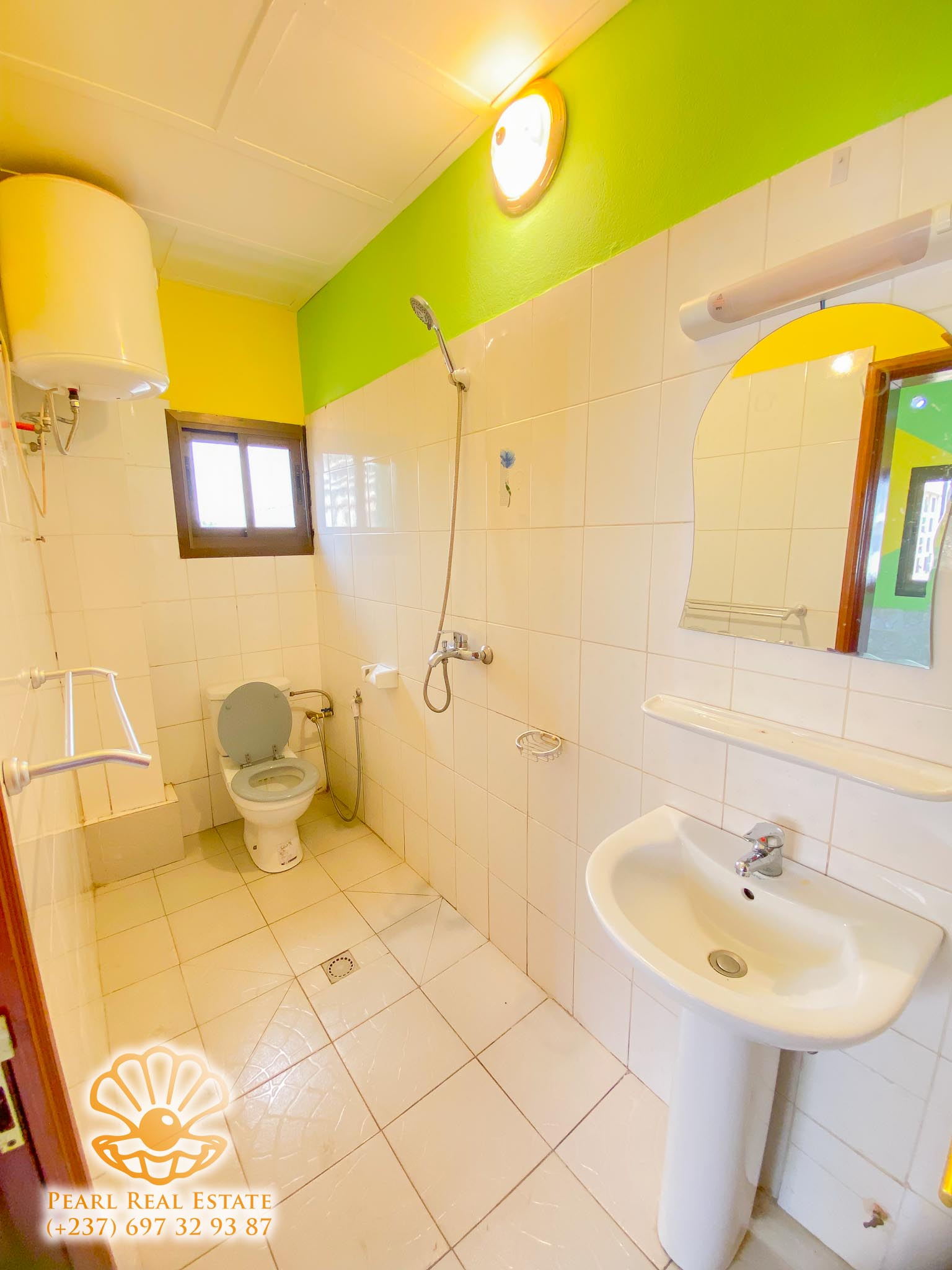 Apartment to rent - Yaoundé, Mfandena, Mfandena - 1 living room(s), 2 bedroom(s), 1 bathroom(s) - 350 000 FCFA / month