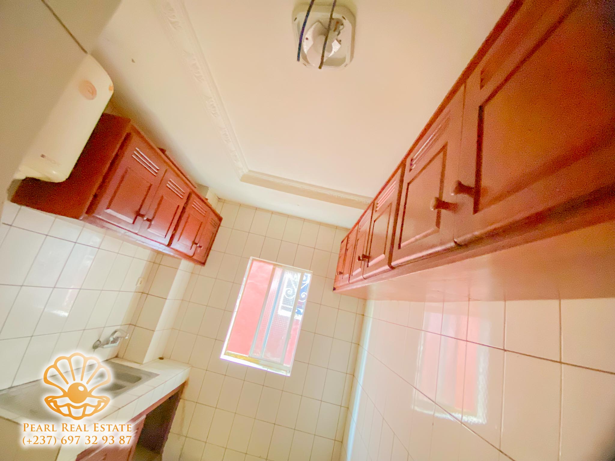 Apartment to rent - Yaoundé, Mfandena, Mfandena - 1 living room(s), 2 bedroom(s), 1 bathroom(s) - 150 000 FCFA / month