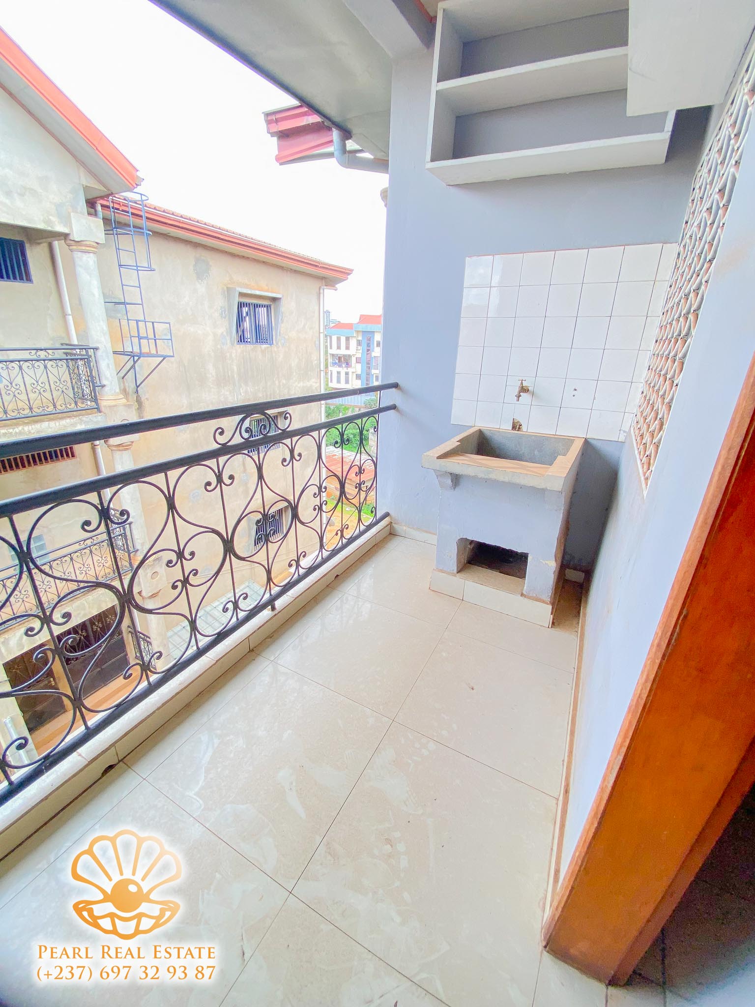 Appartement à louer - Yaoundé, Mfandena, Mfandena - 1 salon(s), 2 chambre(s), 1 salle(s) de bains - 250 000 FCFA / mois