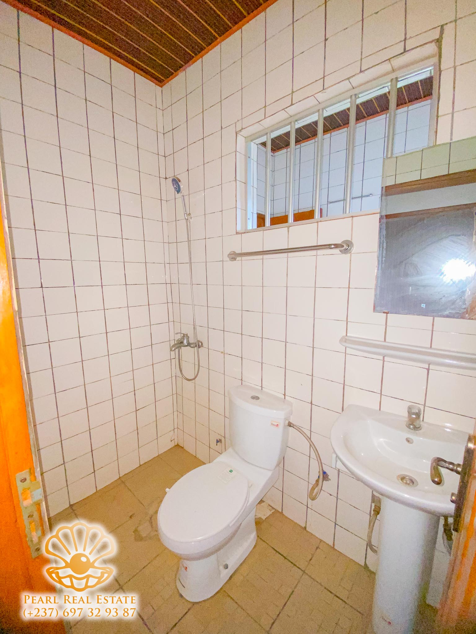 Appartement à louer - Yaoundé, Mfandena, Mfandena - 1 salon(s), 2 chambre(s), 1 salle(s) de bains - 250 000 FCFA / mois