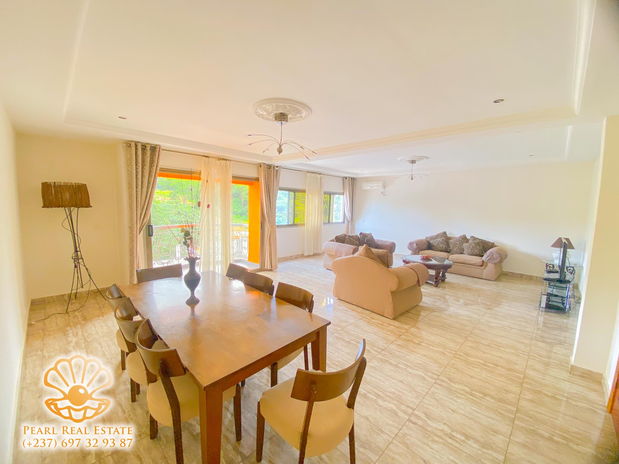 Apartment to rent - Yaoundé, Bastos, Golf - 1 living room(s), 3 bedroom(s), 2 bathroom(s) - 100 000 FCFA / month