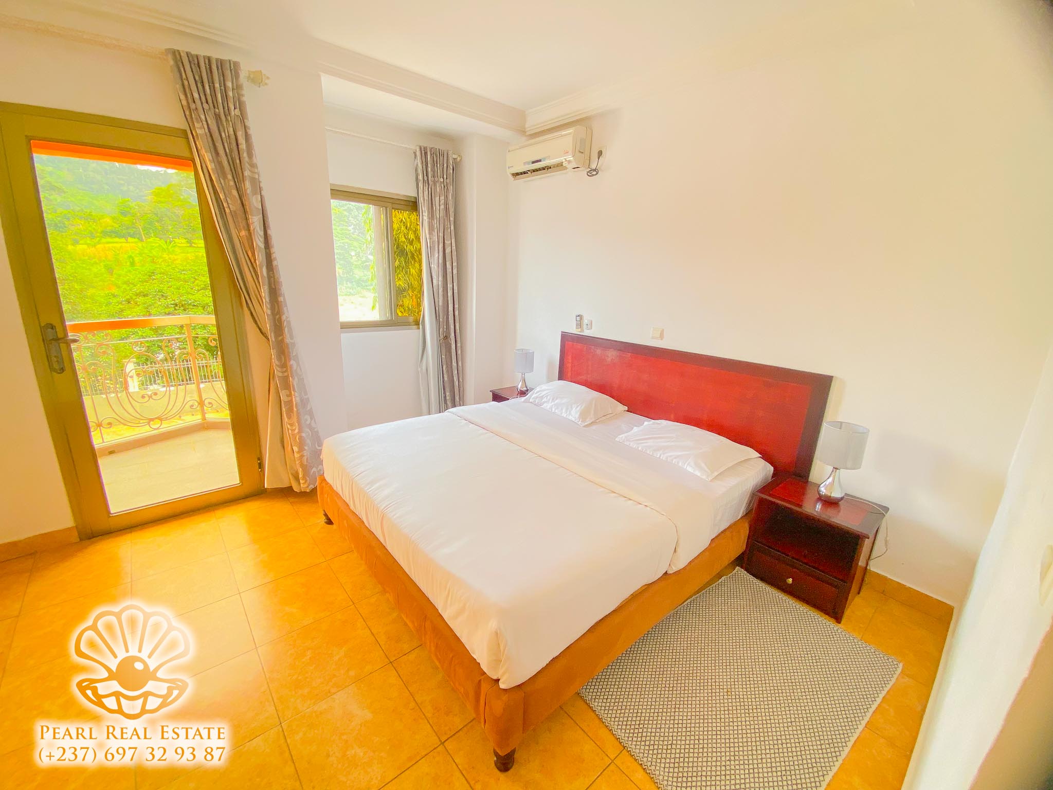 Apartment to rent - Yaoundé, Bastos, Golf - 1 living room(s), 3 bedroom(s), 2 bathroom(s) - 100 000 FCFA / month