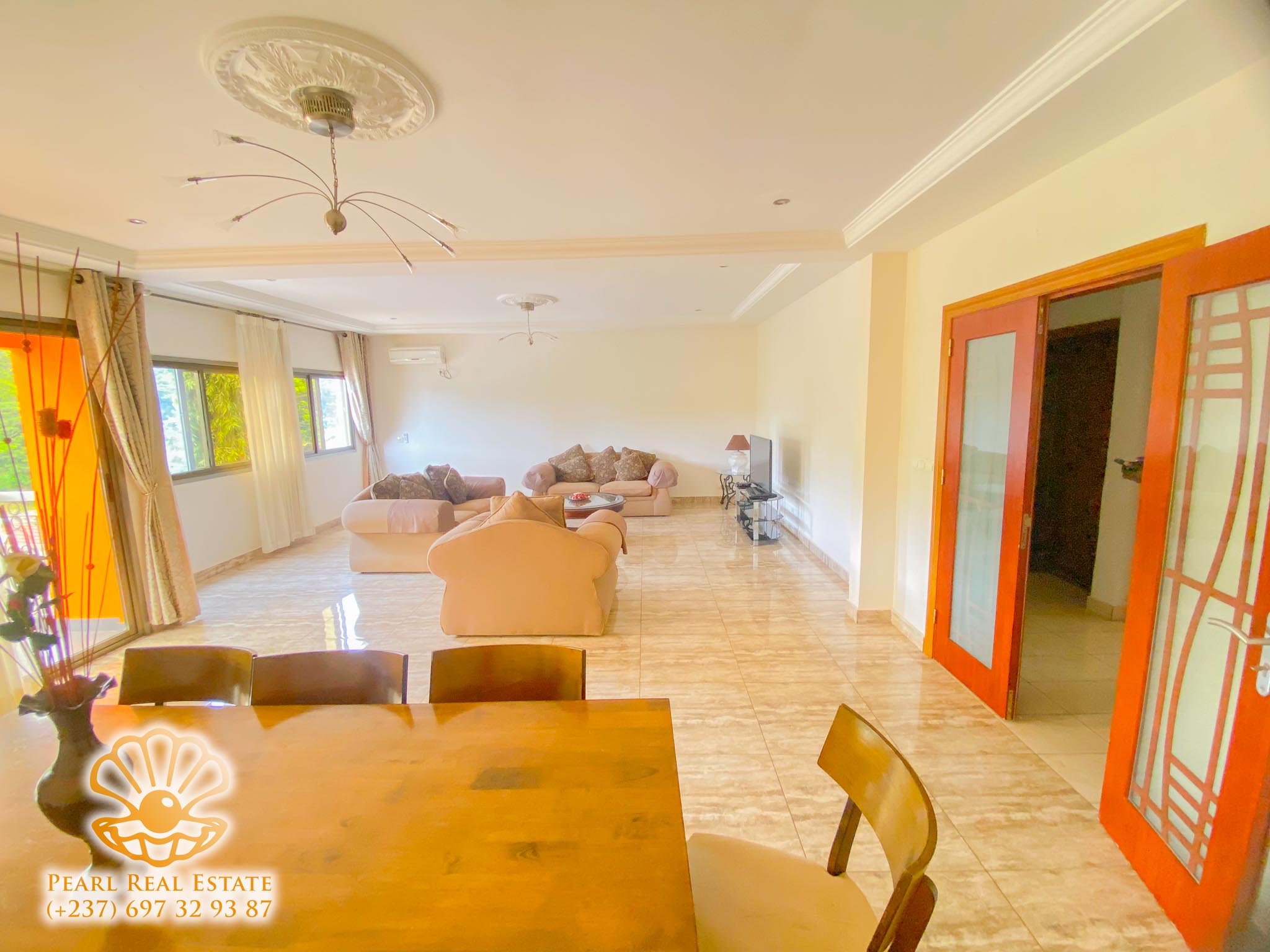 Apartment to rent - Yaoundé, Bastos, Golf - 1 living room(s), 3 bedroom(s), 2 bathroom(s) - 100 000 FCFA / month