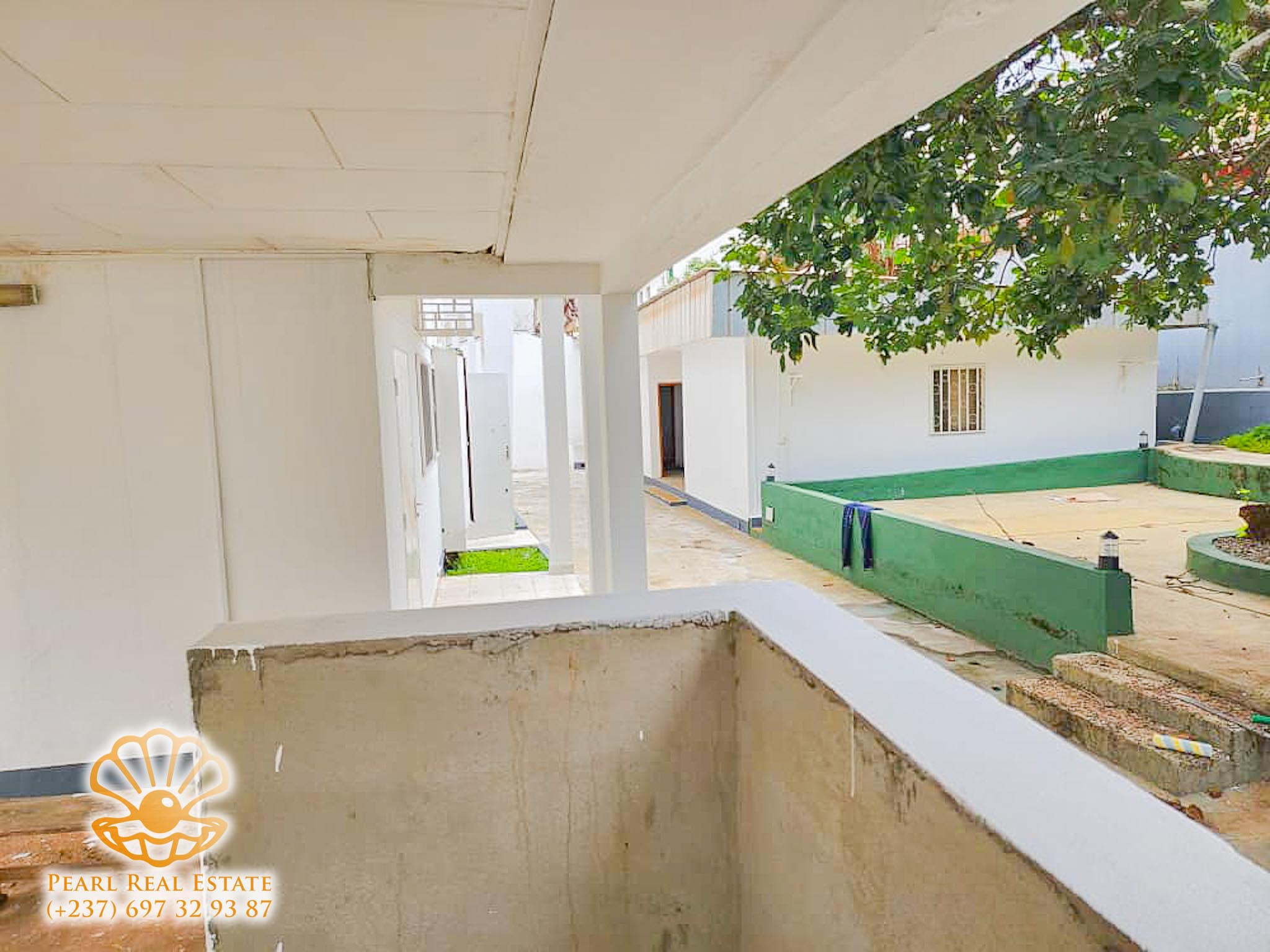 Maison (Villa) à louer - Yaoundé, Bastos, Ambassade de Chine - 1 salon(s), 4 chambre(s), 3 salle(s) de bains - 2 000 000 FCFA / mois