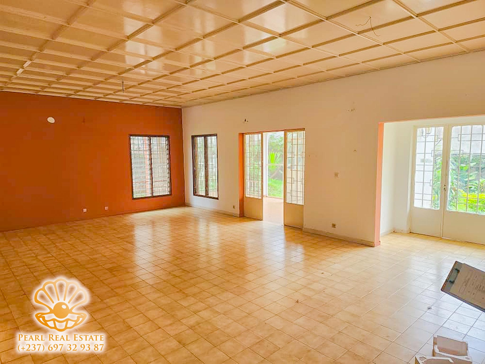 Apartment to rent - Yaoundé, Bastos, Ambassade de Chine - 1 living room(s), 3 bedroom(s), 2 bathroom(s) - 800 000 FCFA / month