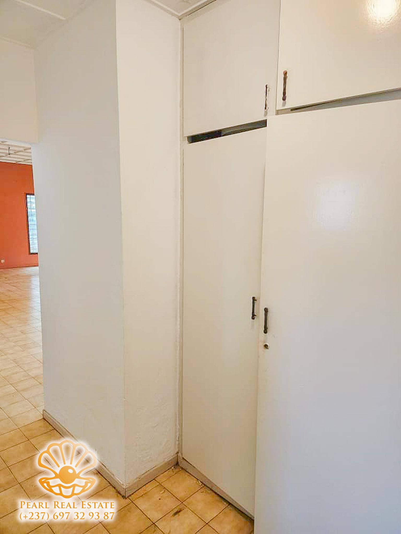 Appartement à louer - Yaoundé, Bastos, Ambassade de Chine - 1 salon(s), 3 chambre(s), 2 salle(s) de bains - 800 000 FCFA / mois