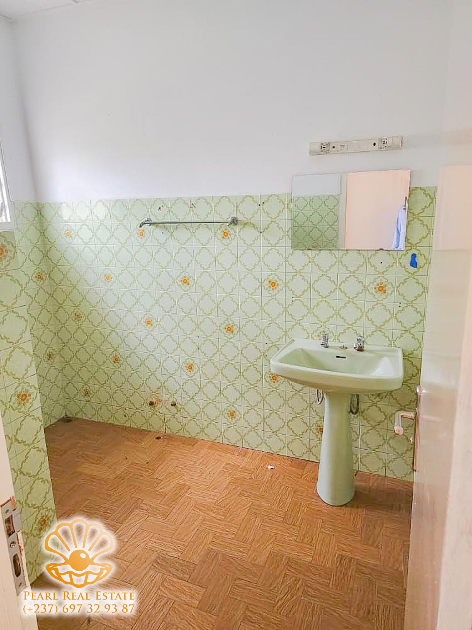 Appartement à louer - Yaoundé, Bastos, Ambassade de Chine - 1 salon(s), 3 chambre(s), 2 salle(s) de bains - 800 000 FCFA / mois
