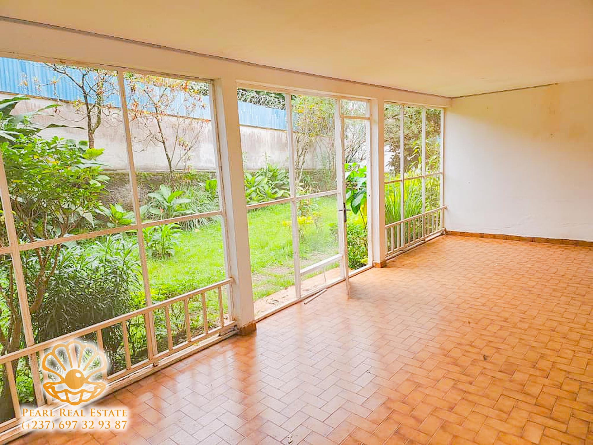 Appartement à louer - Yaoundé, Bastos, Ambassade de Chine - 1 salon(s), 3 chambre(s), 2 salle(s) de bains - 800 000 FCFA / mois