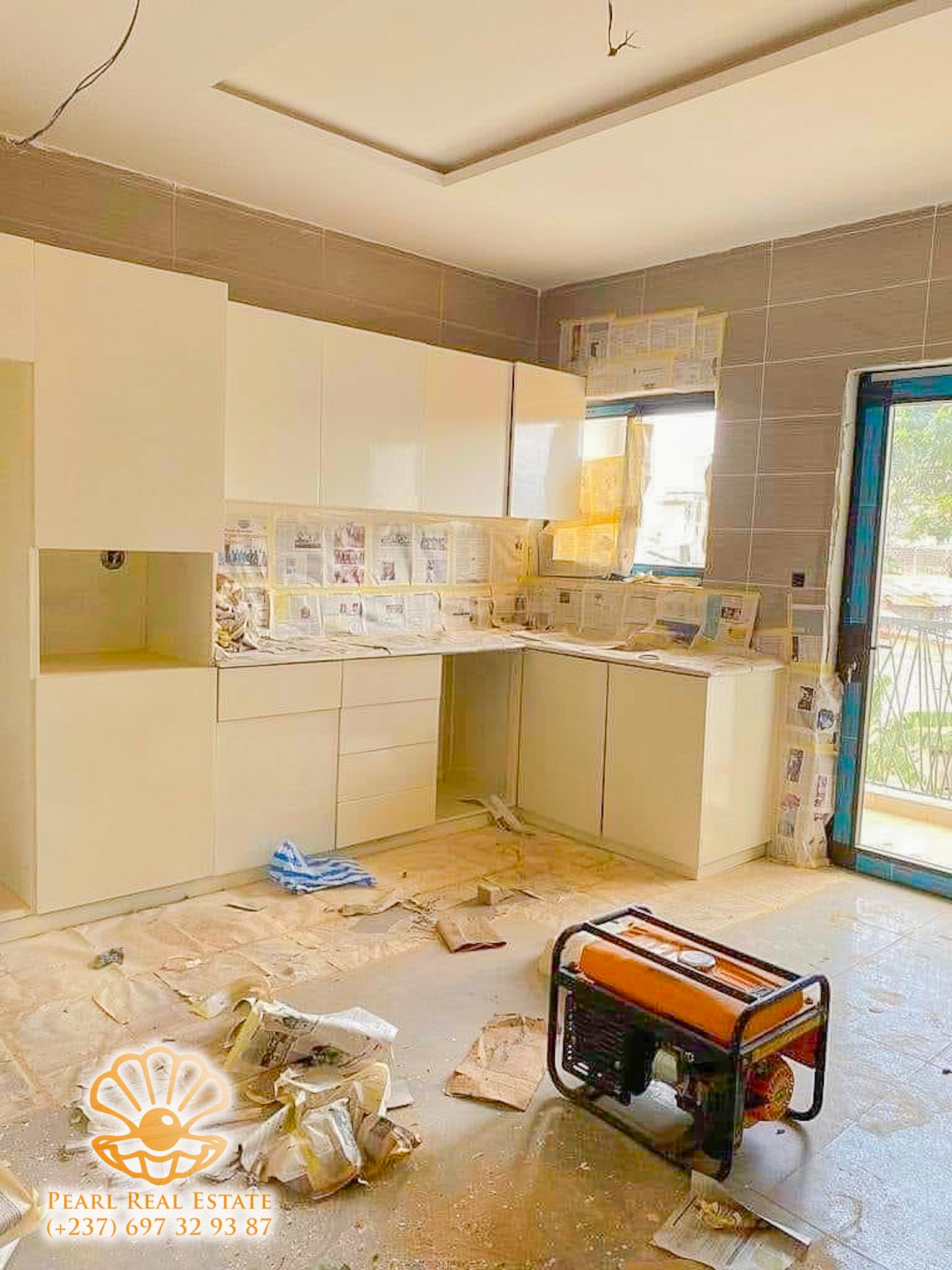 Appartement à louer - Yaoundé, Tsinga, Polyclinique Tsinga - 1 salon(s), 2 chambre(s), 1 salle(s) de bains - 300 000 FCFA / mois
