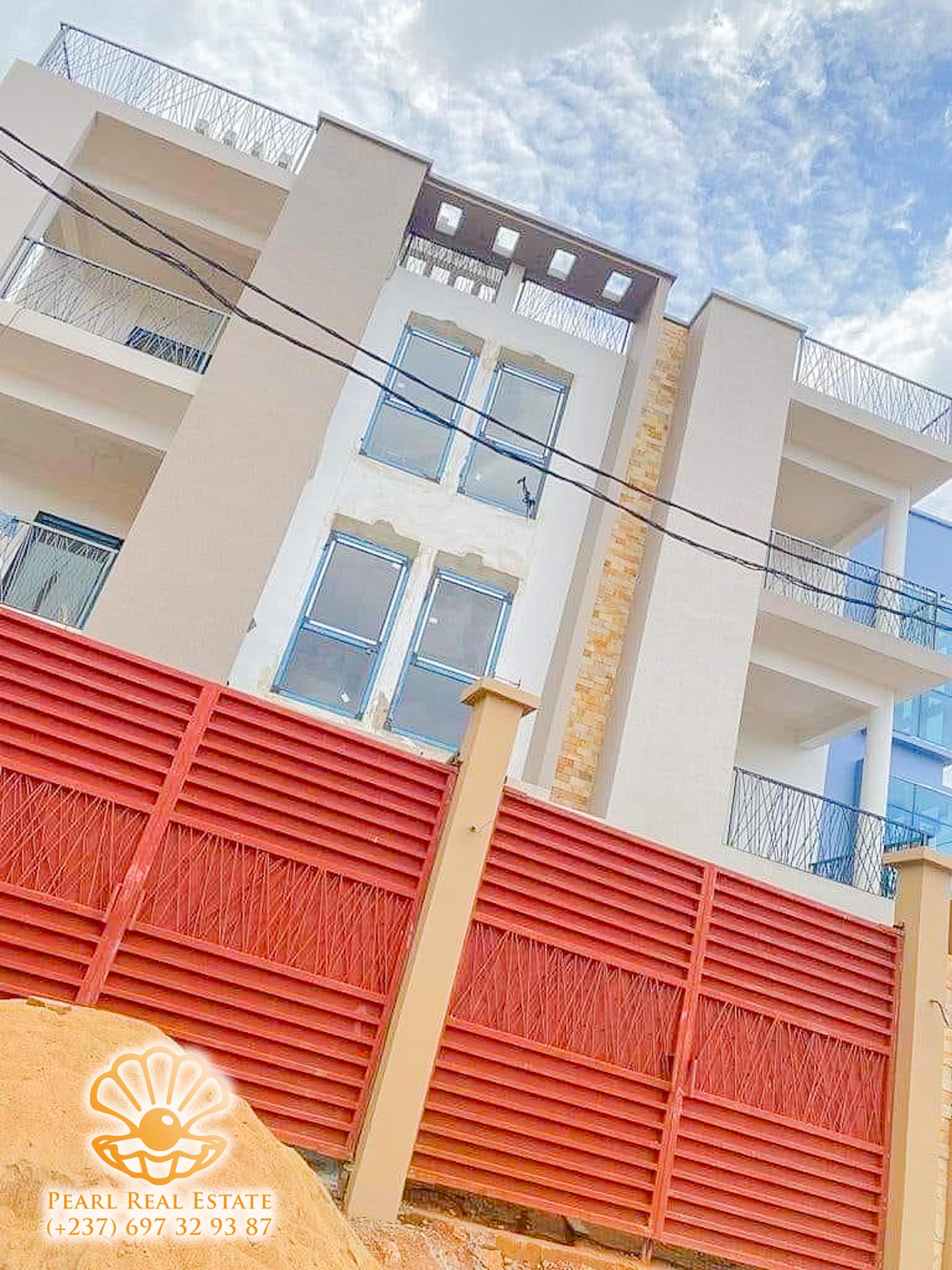 Appartement à louer - Yaoundé, Tsinga, Polyclinique Tsinga - 1 salon(s), 2 chambre(s), 1 salle(s) de bains - 300 000 FCFA / mois