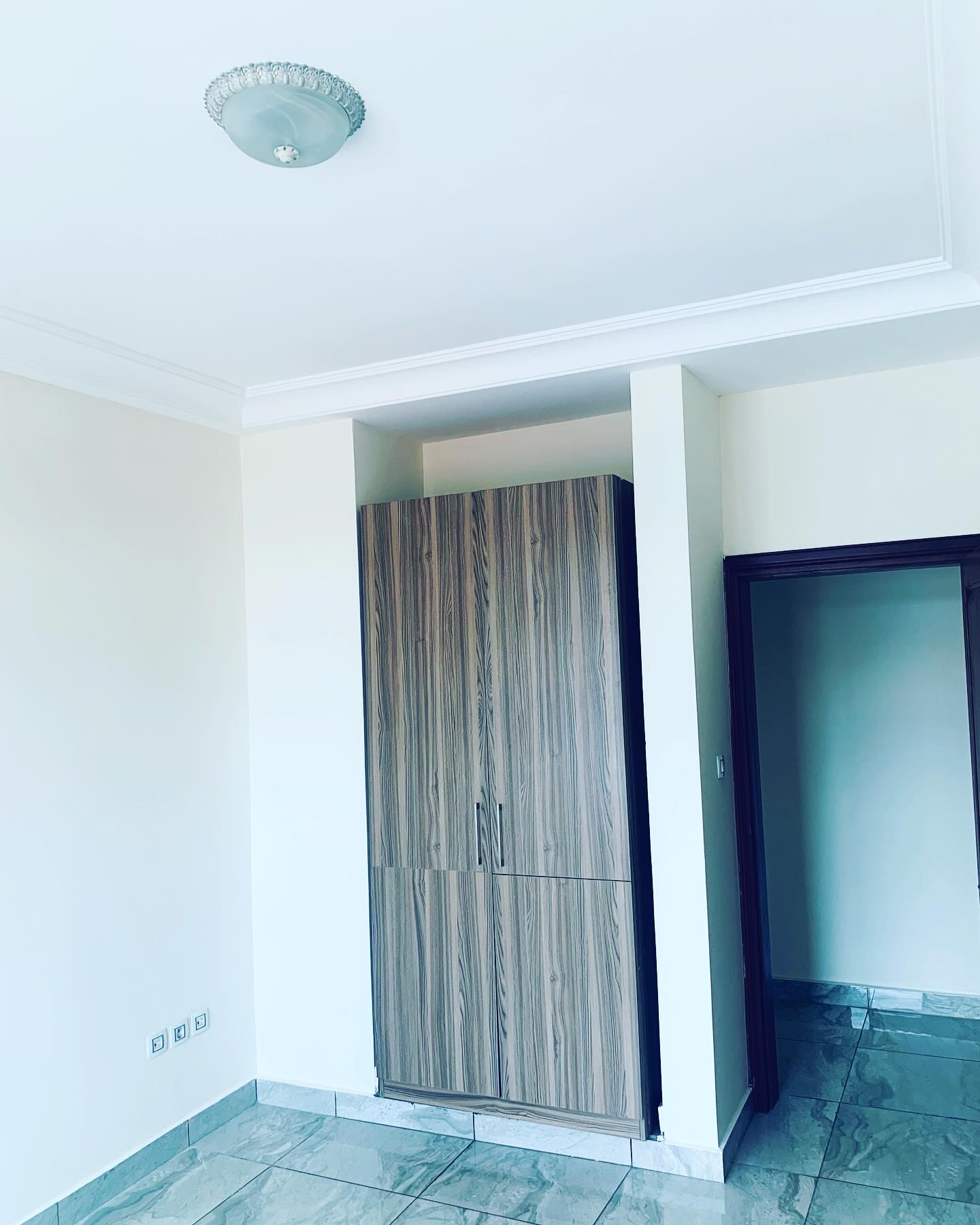 Apartment to rent - Yaoundé, Bastos, Carrefour - 1 living room(s), 2 bedroom(s), 1 bathroom(s) - 900 000 FCFA / month