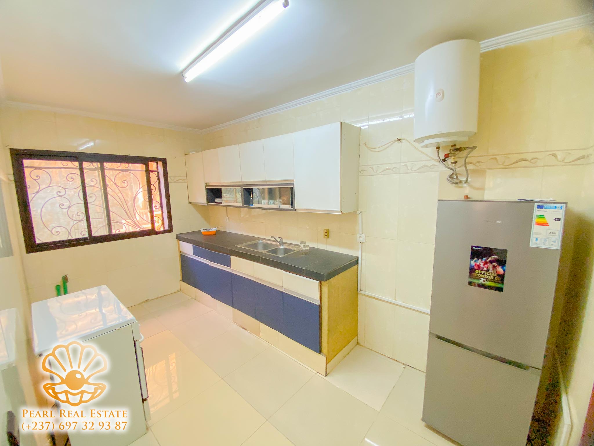 Appartement à louer - Yaoundé, Bastos, Ecole Publique Bastos - 1 salon(s), 2 chambre(s), 1 salle(s) de bains - 600 000 FCFA / mois