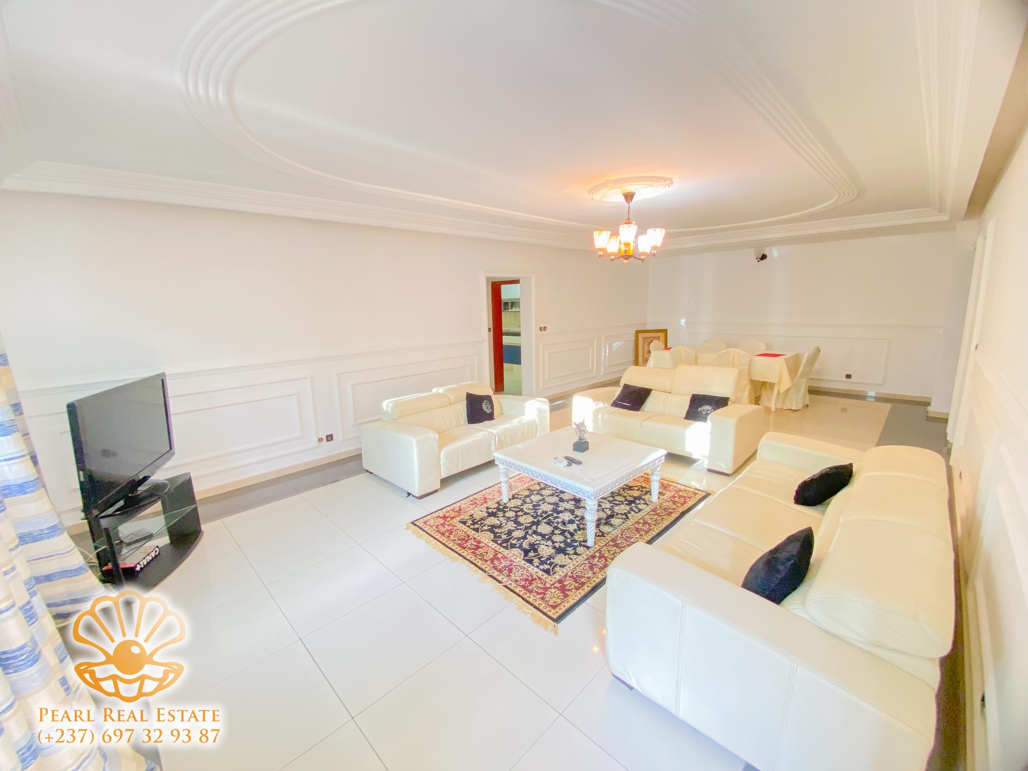 Appartement à louer - Yaoundé, Bastos, Ecole Publique Bastos - 1 salon(s), 2 chambre(s), 1 salle(s) de bains - 600 000 FCFA / mois
