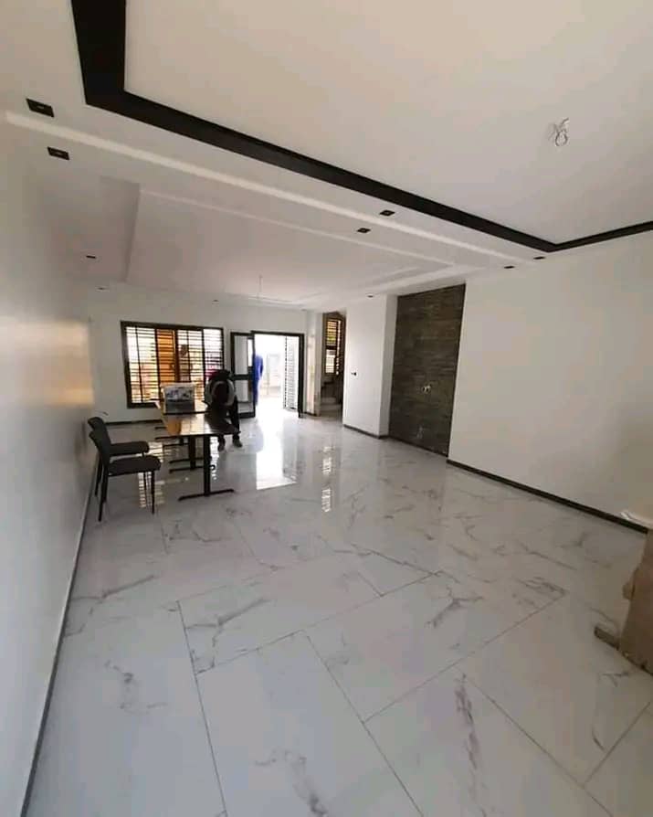 Maison (Duplex) à vendre - Yaoundé, Olembe, Derrière  stade olembe - 1 salon(s), 4 chambre(s), 3 salle(s) de bains - 85 000 000 FCFA