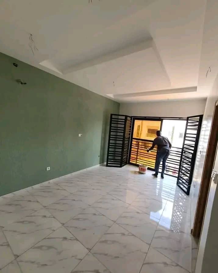 Maison (Duplex) à vendre - Yaoundé, Olembe, Derrière  stade olembe - 1 salon(s), 4 chambre(s), 3 salle(s) de bains - 85 000 000 FCFA