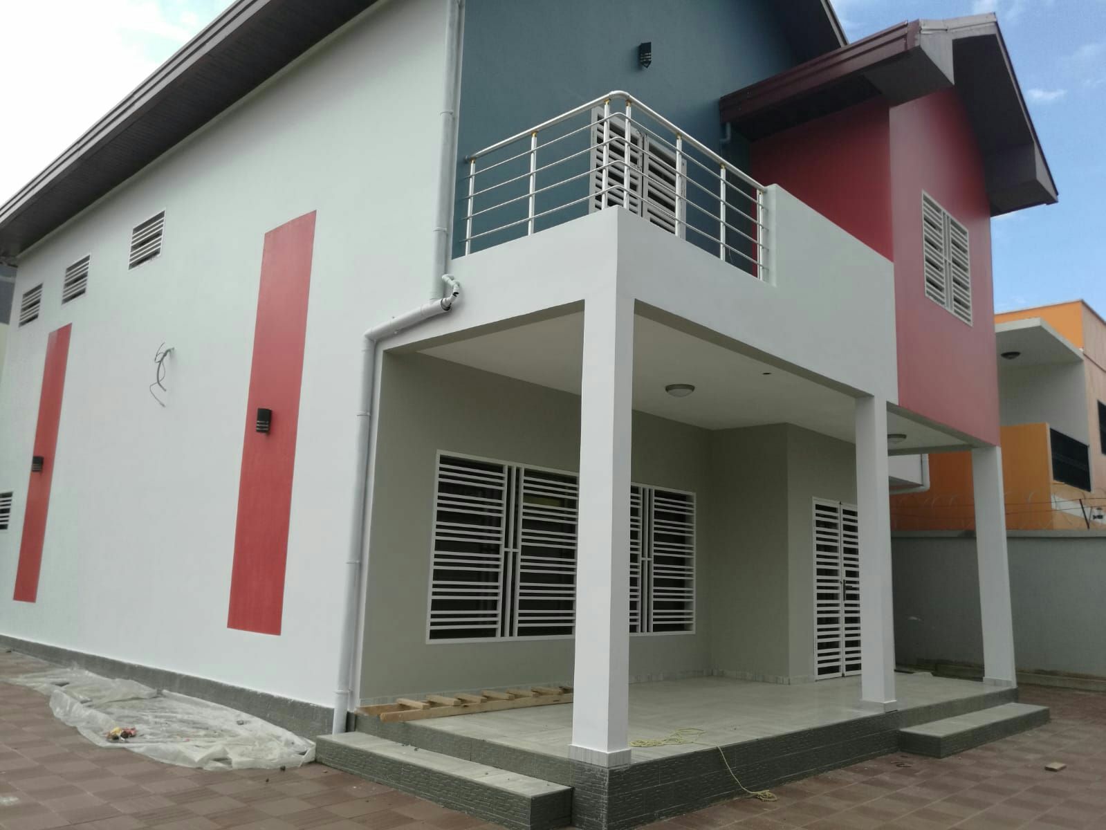 Maison (Duplex) à vendre - Yaoundé, Mfandena, Omnisport - 2 salon(s), 4 chambre(s), 4 salle(s) de bains - 400 000 000 FCFA