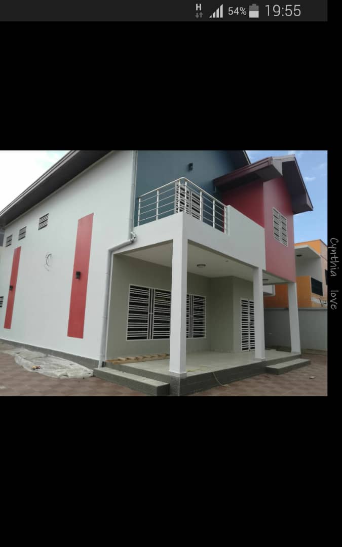 Maison (Duplex) à vendre - Yaoundé, Mfandena, Omnisport - 2 salon(s), 4 chambre(s), 4 salle(s) de bains - 400 000 000 FCFA