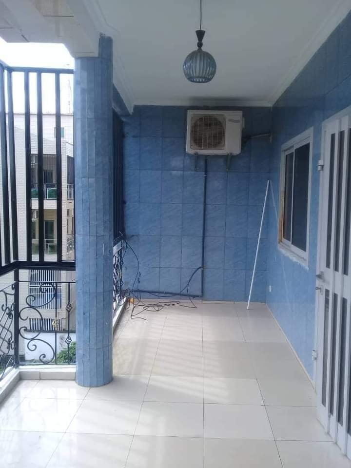 Apartment to rent - Yaoundé, Abome, Bastos centre - 1 living room(s), 3 bedroom(s), 3 bathroom(s) - 550 000 FCFA / month