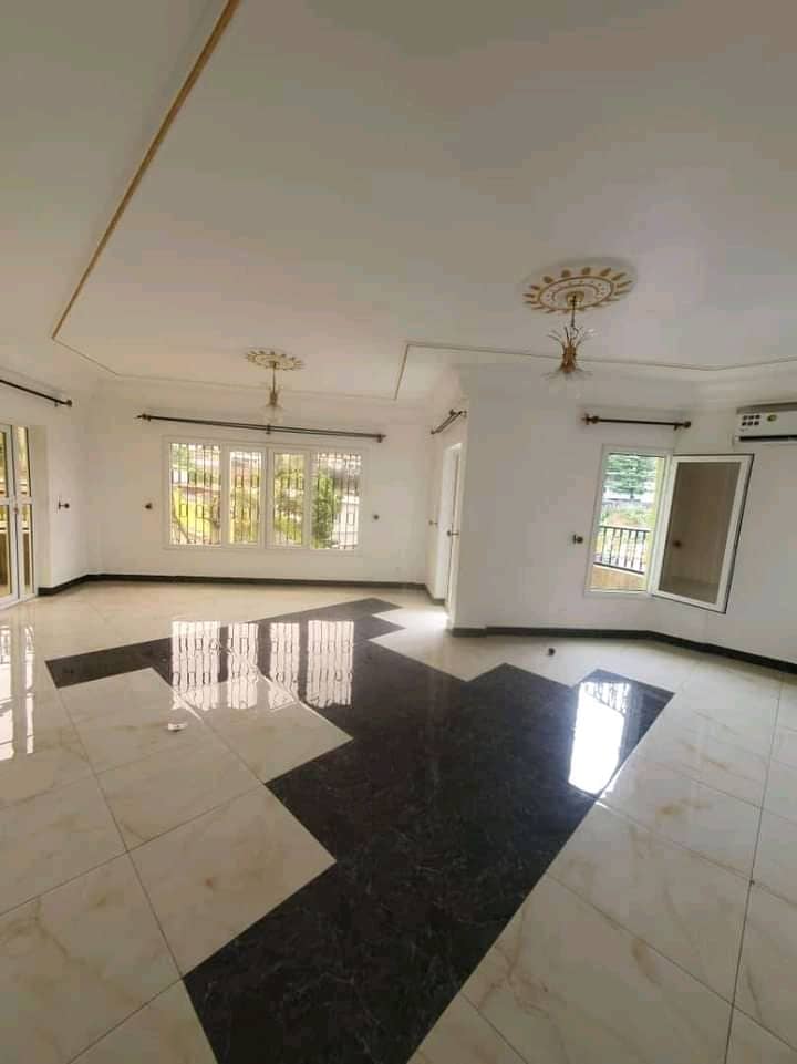 Apartment to rent - Yaoundé, Bastos, Bastos centre - 1 living room(s), 3 bedroom(s), 3 bathroom(s) - 850 000 FCFA / month