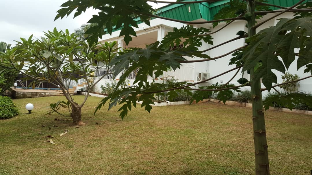 House (Villa) to rent - Yaoundé, Bastos, Bastos centre - 1 living room(s), 3 bedroom(s), 3 bathroom(s) - 1 500 000 FCFA / month
