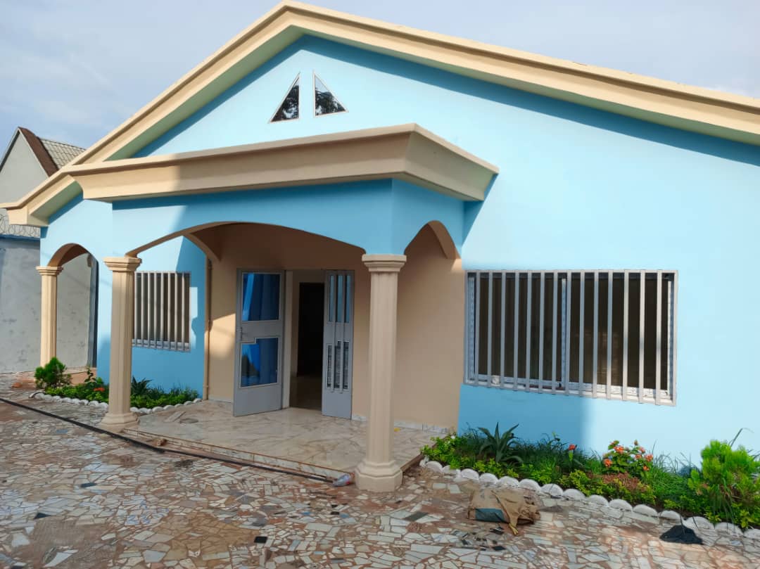 House (Villa) for sale - Yaoundé, Olembe, Entrée ministre - 1 living room(s), 4 bedroom(s), 3 bathroom(s) - 50 000 000 FCFA / month