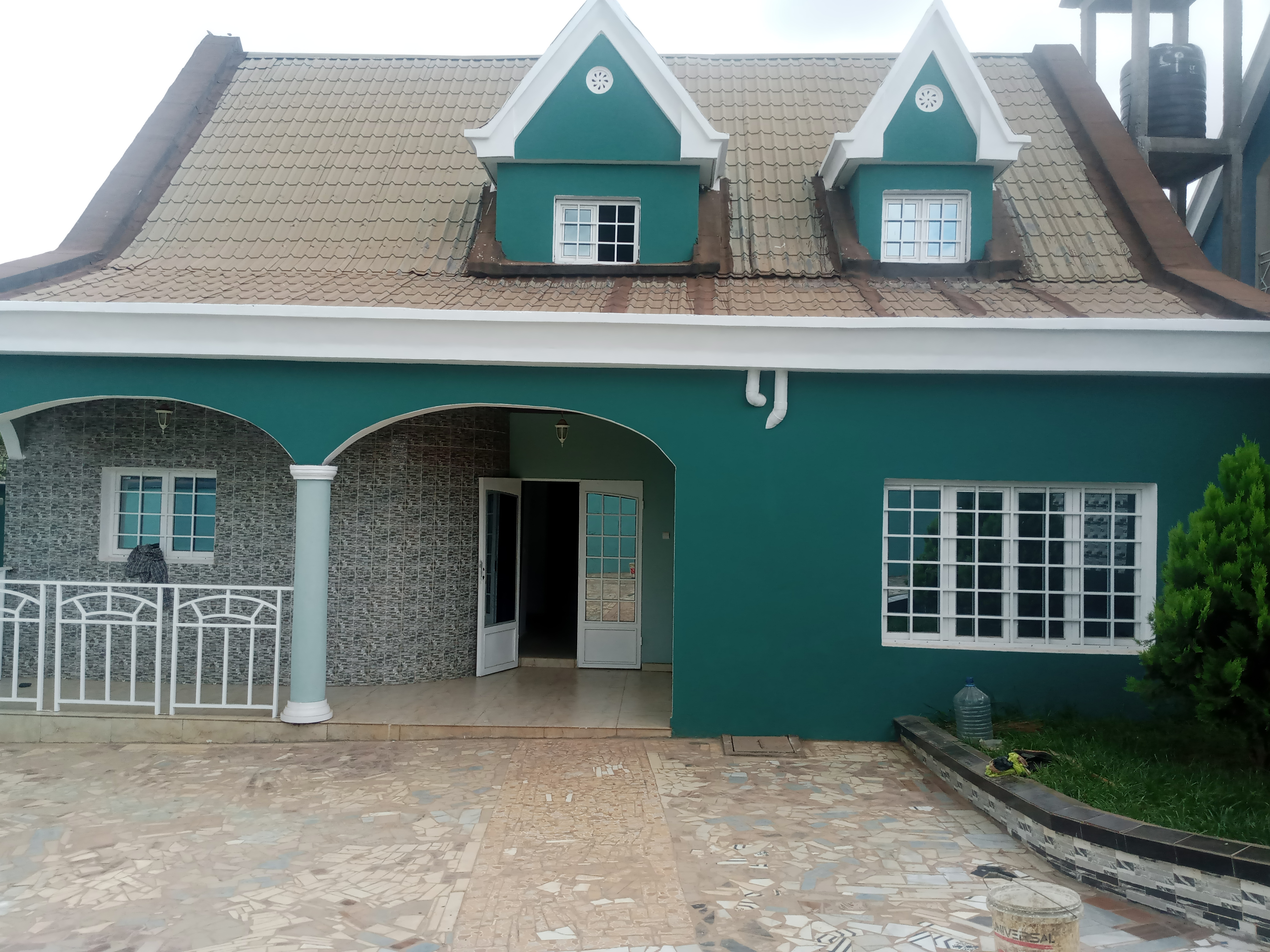 House (Villa) for sale - Yaoundé, Olembe, Entrée ministre - 1 living room(s), 4 bedroom(s), 3 bathroom(s) - 55 000 000 FCFA / month