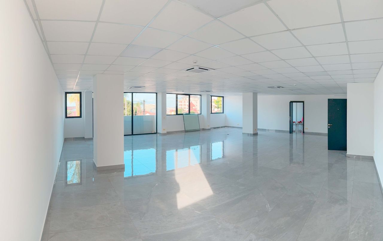 Office to rent at Yaoundé, Bastos, Bastos centre - 187 m2 - 15 000 FCFA