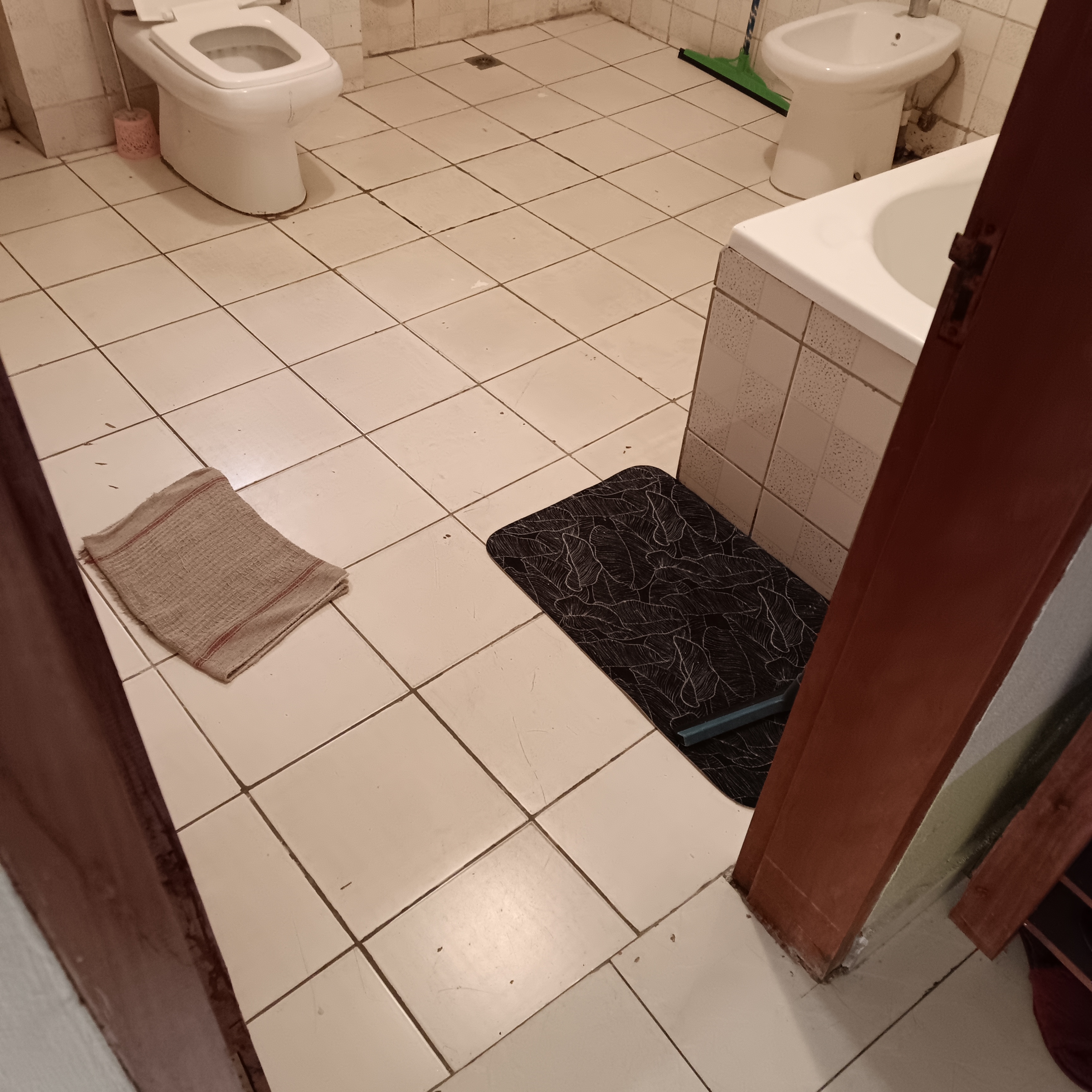 Appartement à louer - Yaoundé, Bastos, Bastos (appartement non meuble) - 1 salon(s), 3 chambre(s), 2 salle(s) de bains - 650 000 FCFA / mois