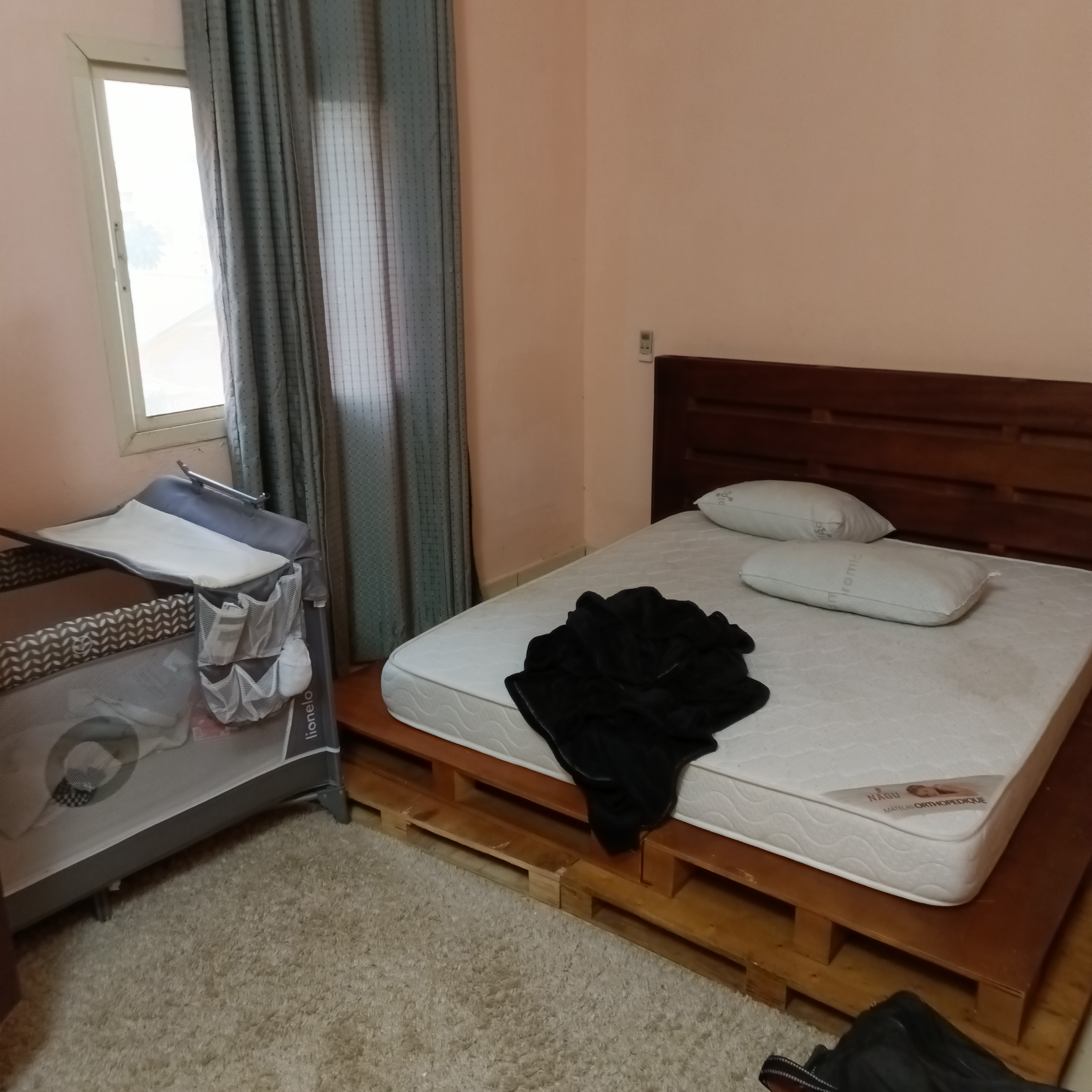 Appartement à louer - Yaoundé, Bastos, Bastos (appartement non meuble) - 1 salon(s), 3 chambre(s), 2 salle(s) de bains - 650 000 FCFA / mois