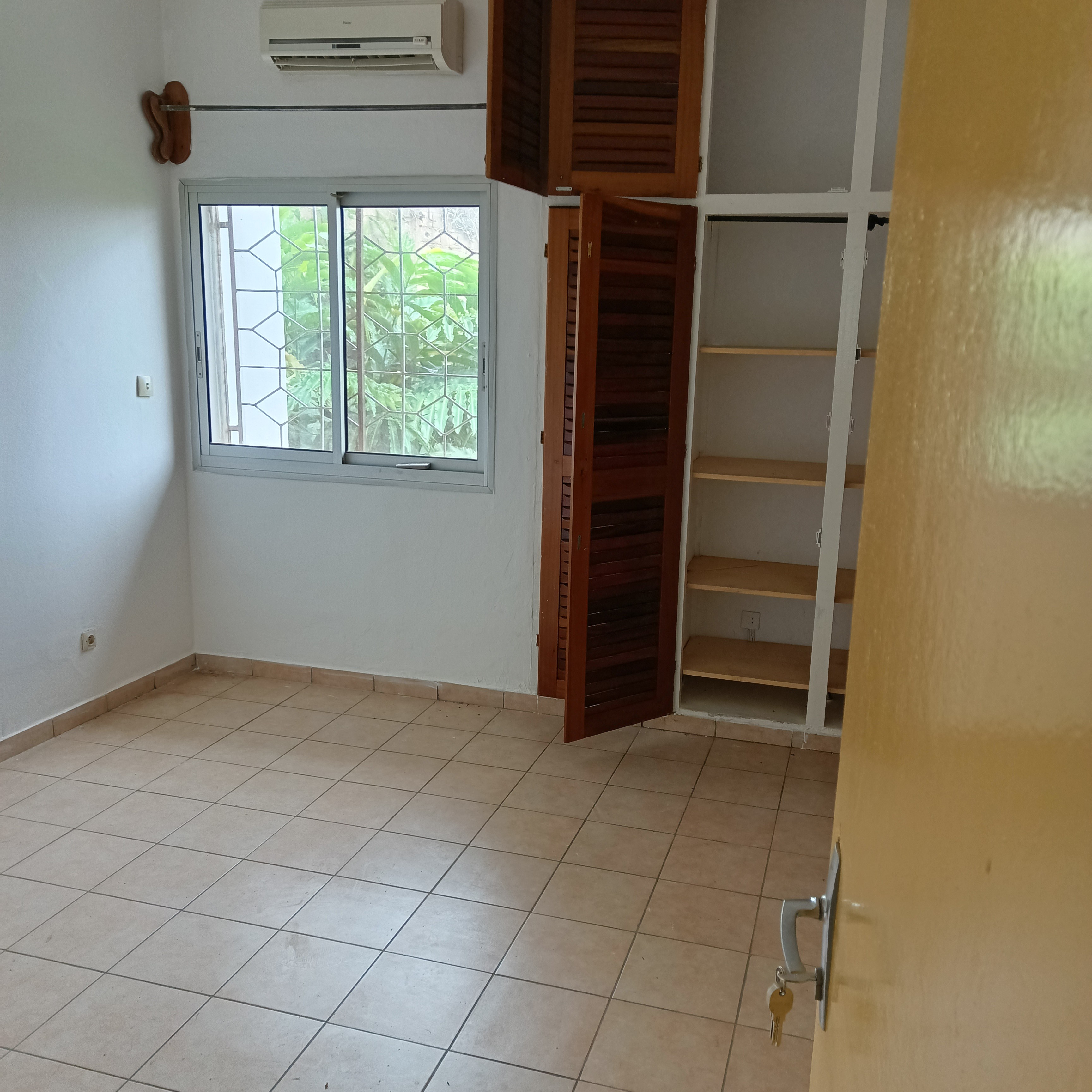Office to rent at Yaoundé, Bastos, Bastos - 700 m2 - 1 500 000 FCFA
