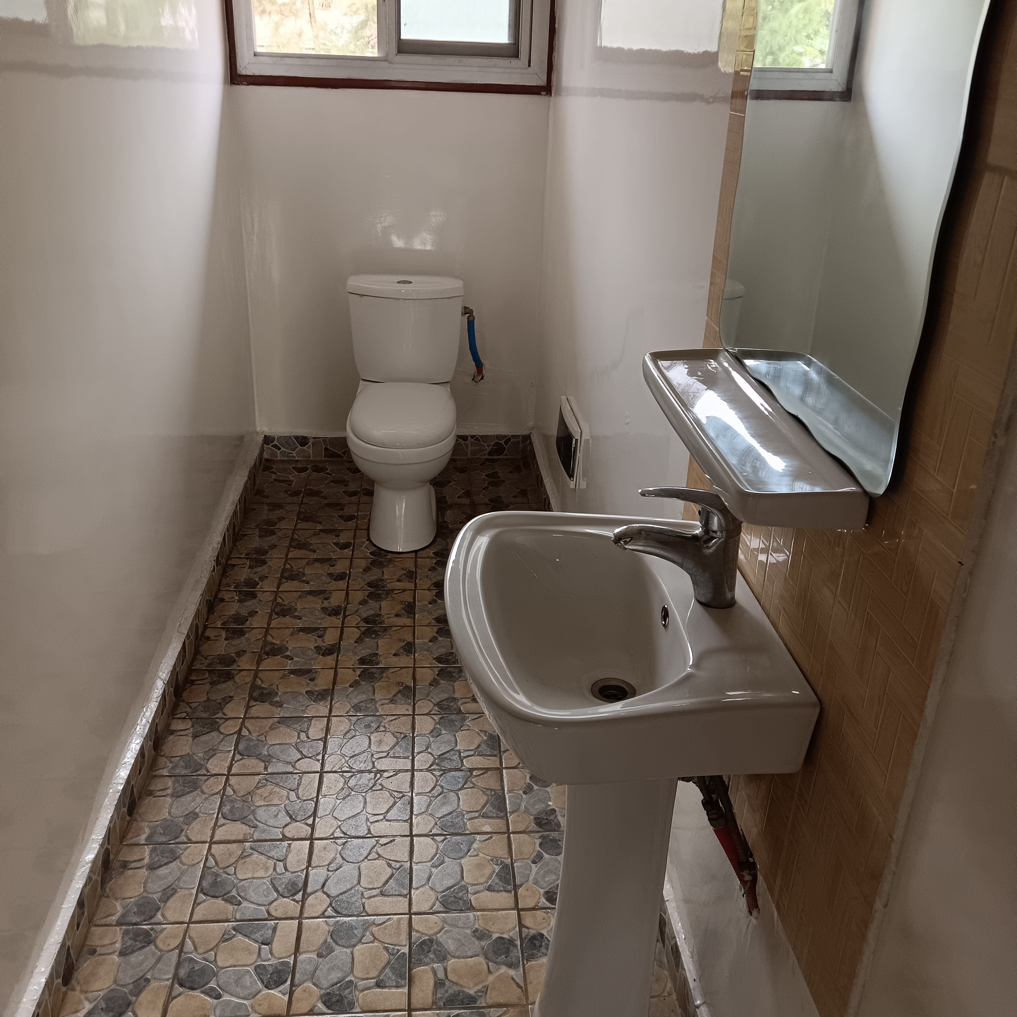 Bureau à louer à Yaoundé, Bastos, Bastos - 210 m2 - 500 000 FCFA