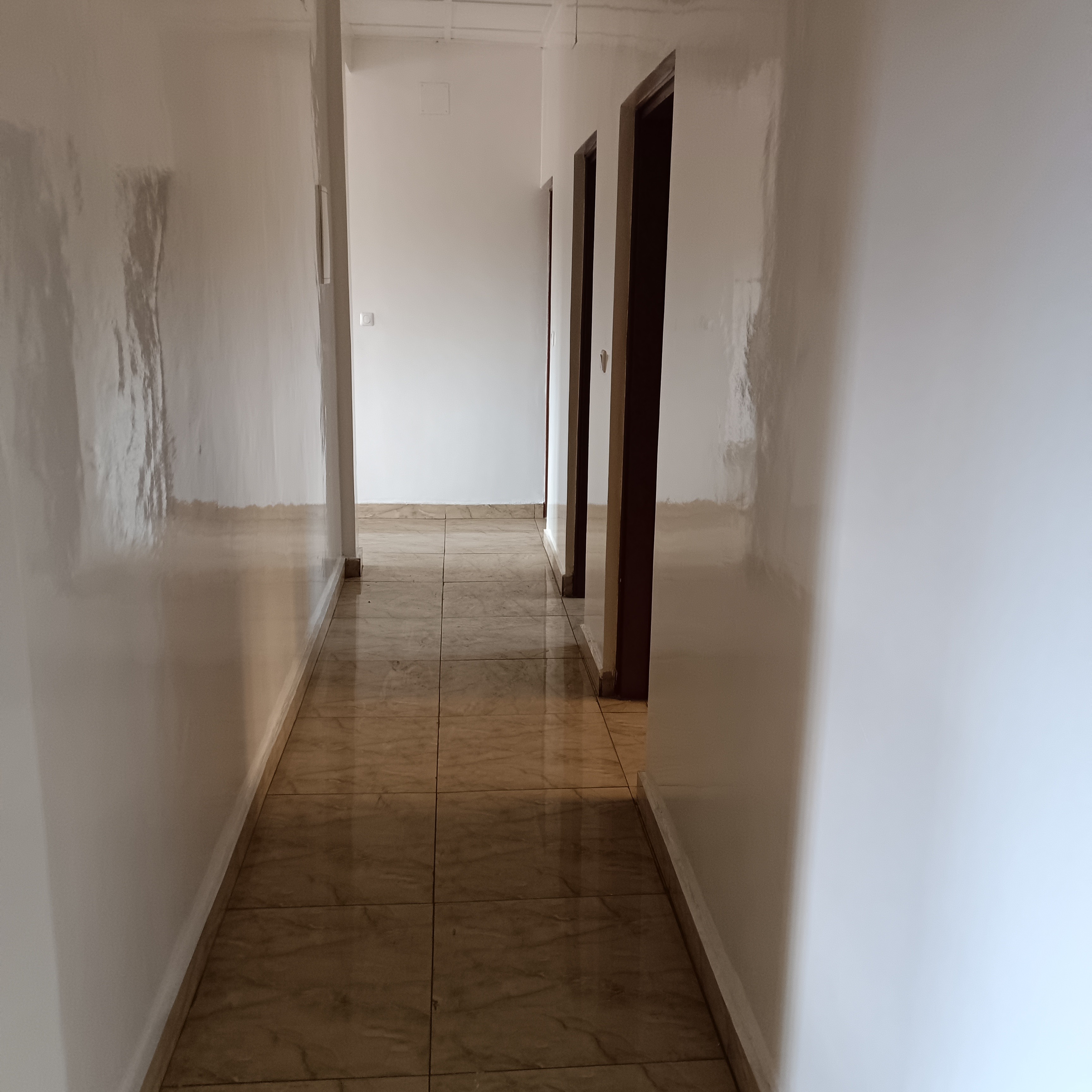 Bureau à louer à Yaoundé, Bastos, Bastos - 210 m2 - 500 000 FCFA