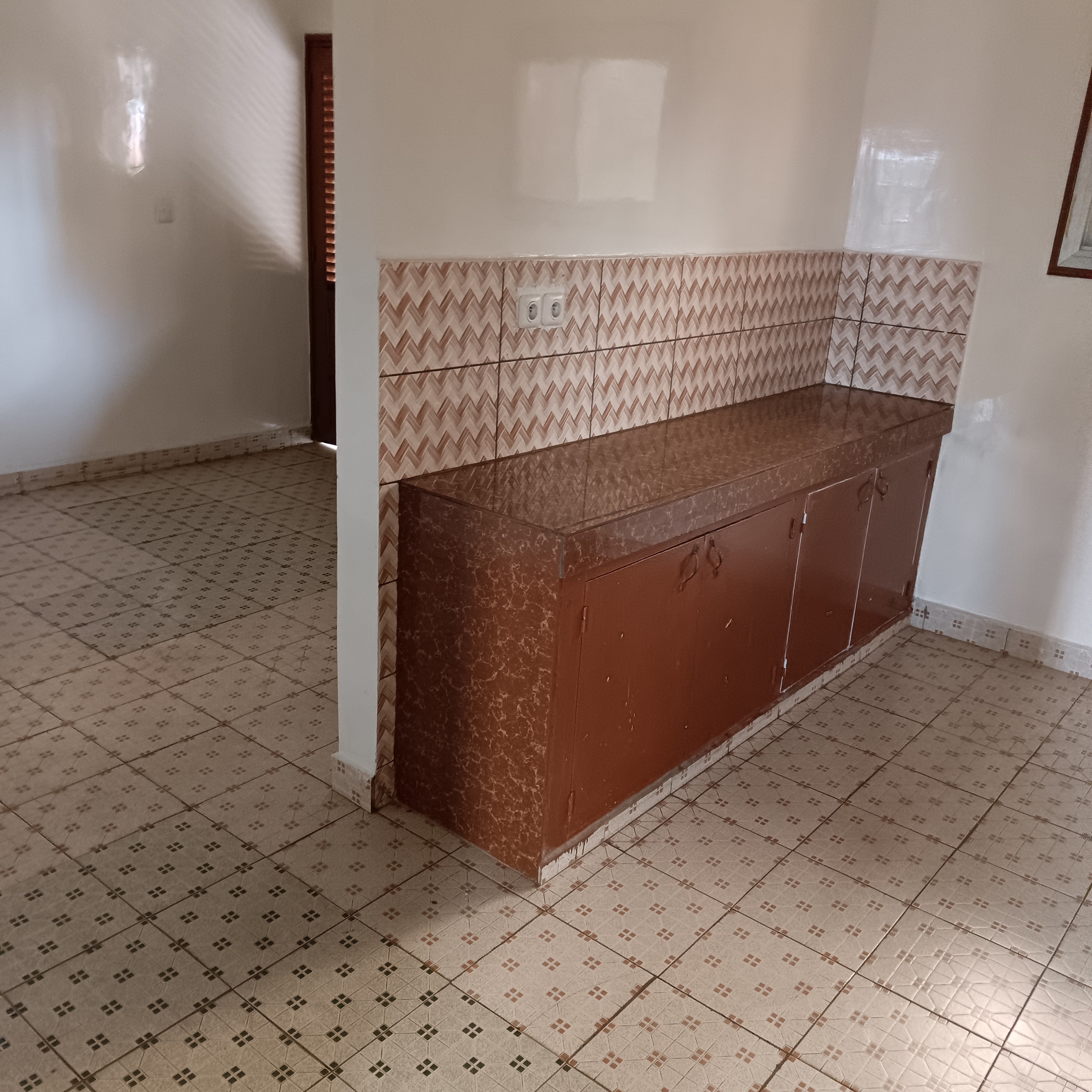 Bureau à louer à Yaoundé, Bastos, Bastos - 210 m2 - 500 000 FCFA