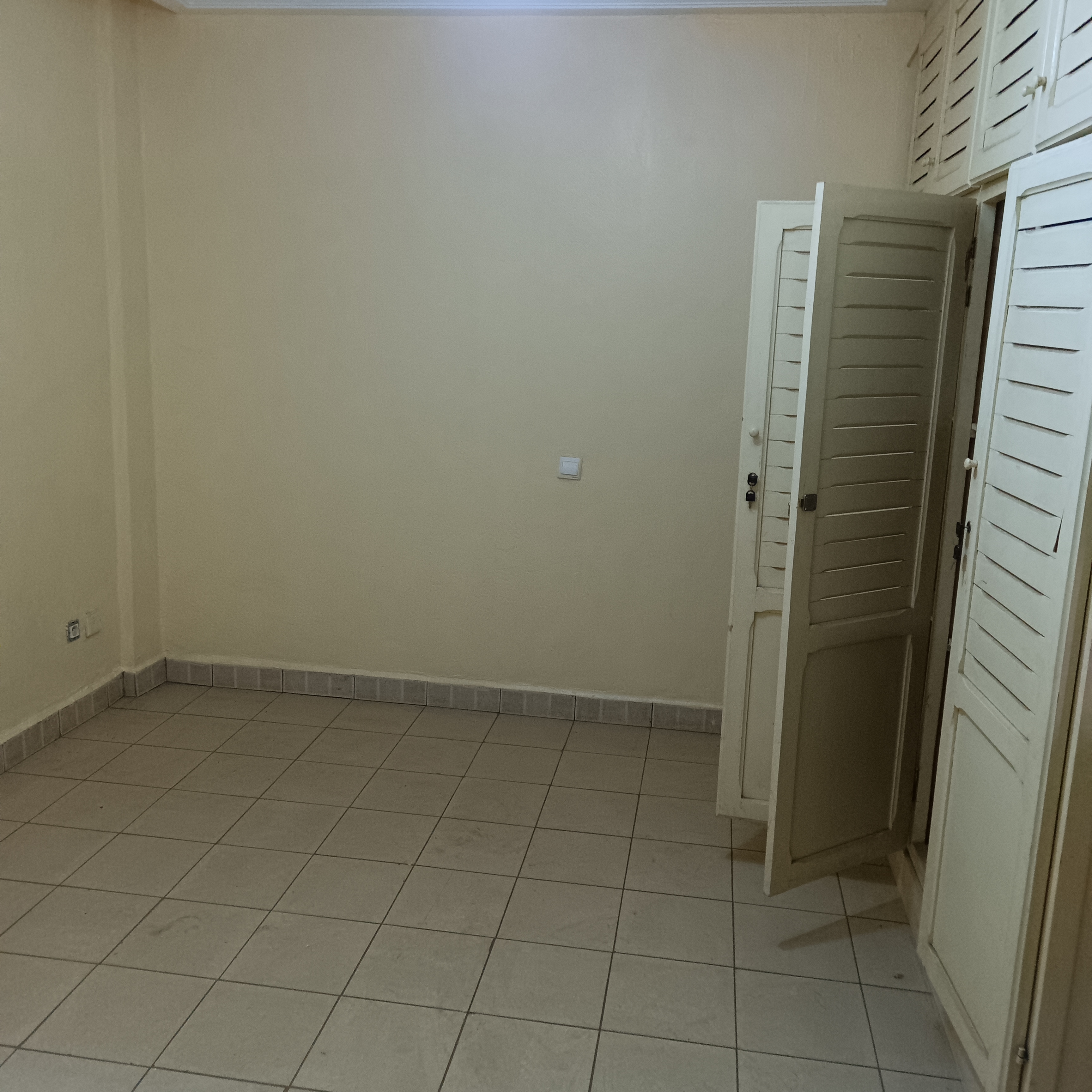 Bureau à louer à Yaoundé, Bastos, Bastos - 150 m2 - 900 000 FCFA