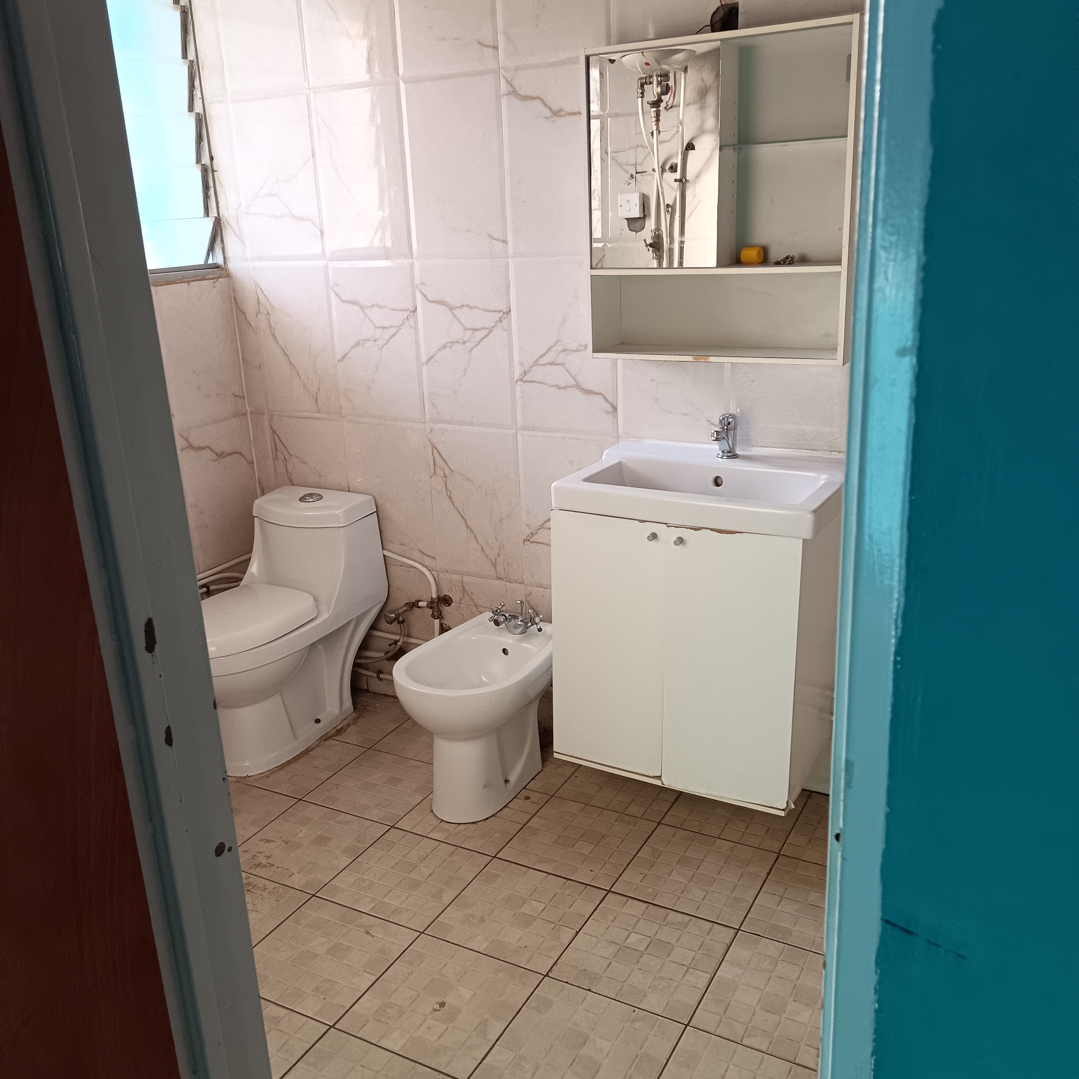 Bureau à louer à Yaoundé, Bastos, Bastos - 1200 m2 - 2 000 000 FCFA