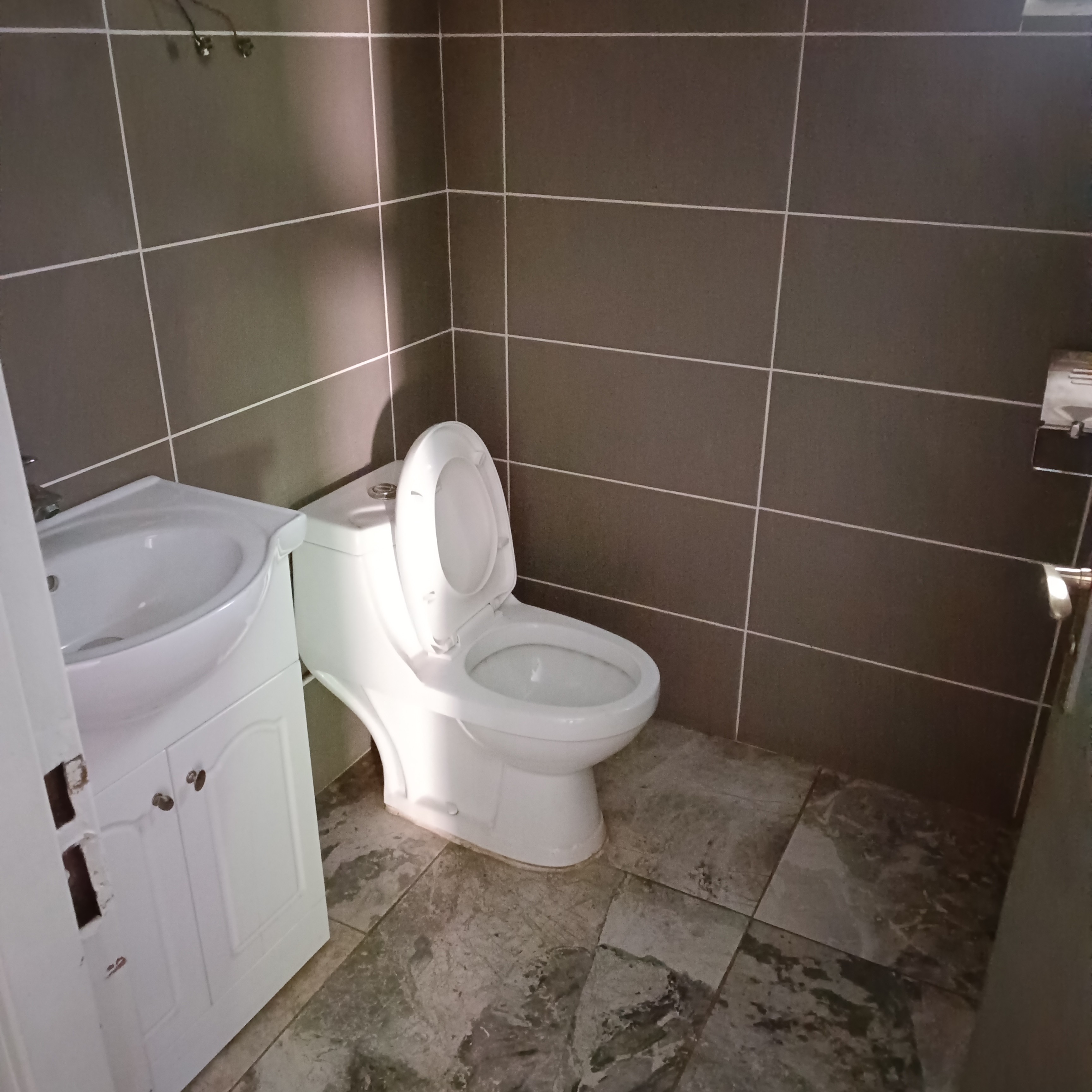 Bureau à louer à Yaoundé, Bastos, Bastos - 1200 m2 - 2 000 000 FCFA