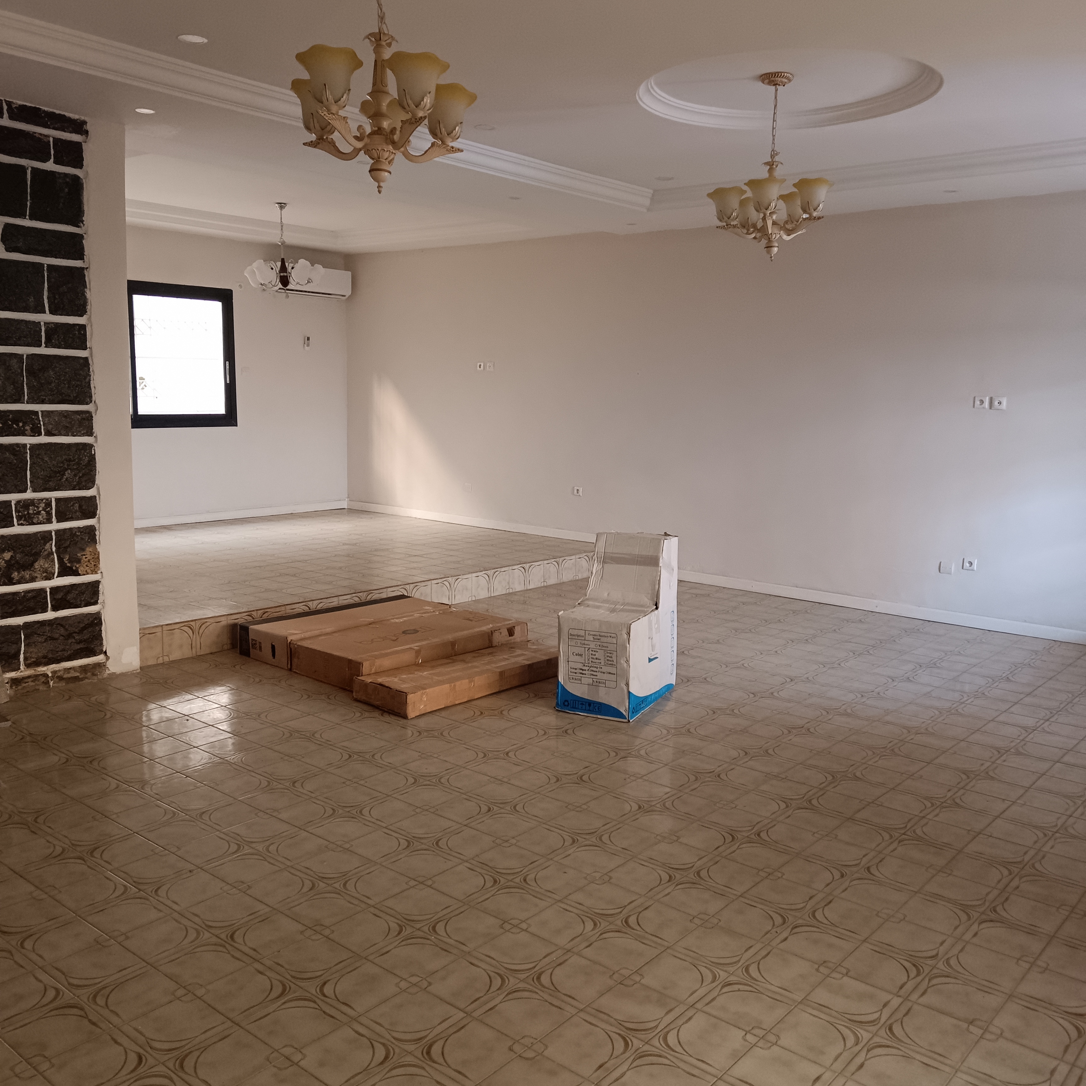Maison (Duplex) à louer - Yaoundé, Bastos, Bastos - 1 salon(s), 4 chambre(s), 4 salle(s) de bains - 1 300 000 FCFA / mois