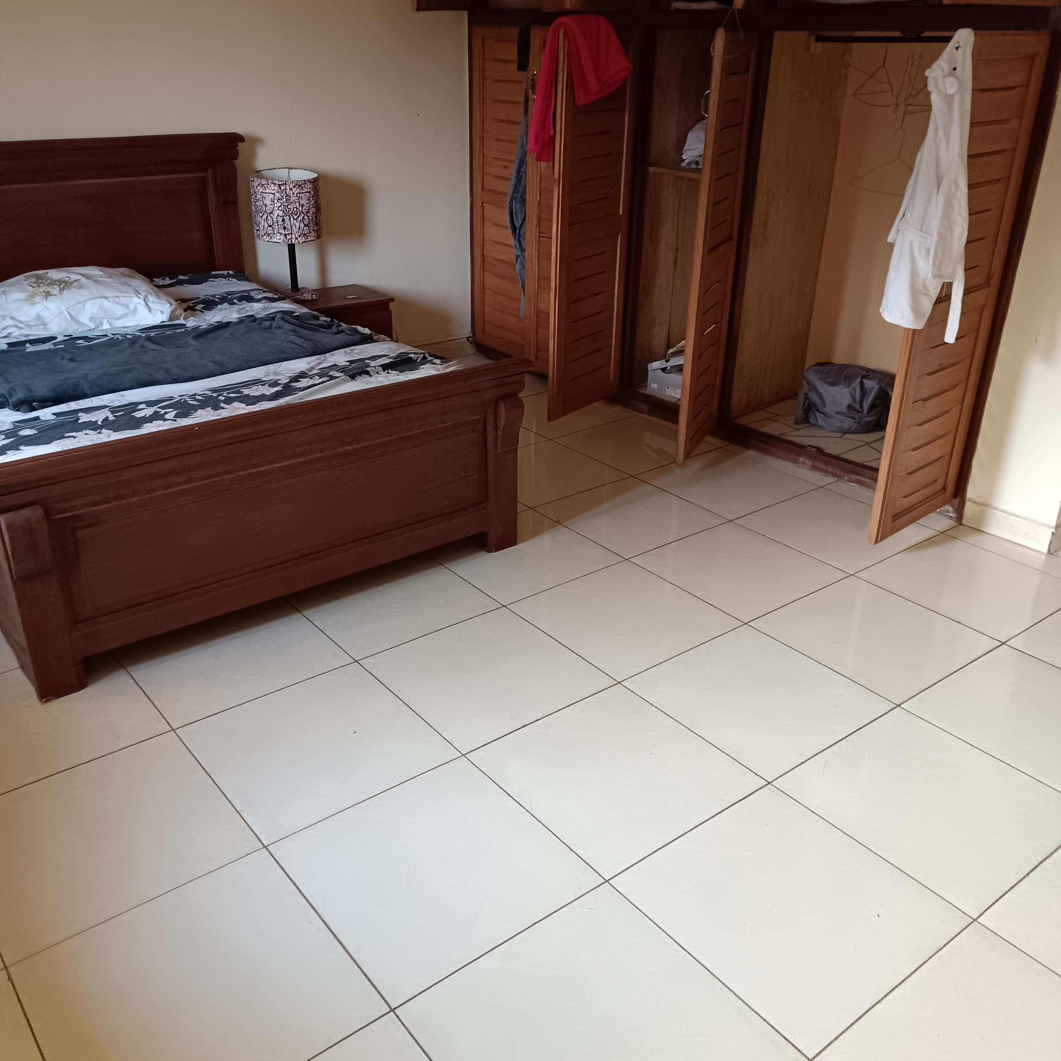 Bureau à louer à Yaoundé, Bastos, Bastos - 150 m2 - 650 000 FCFA